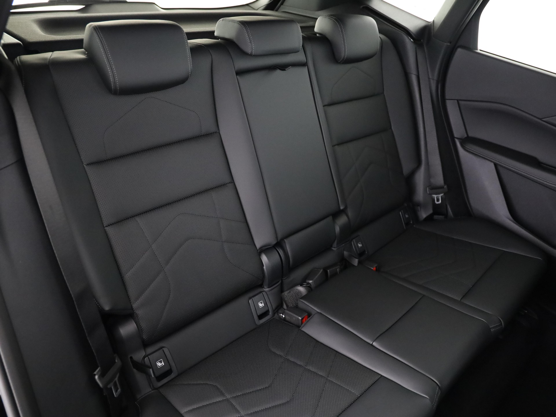 BMW 223d xDrive SDKG Active Tourer-image-15