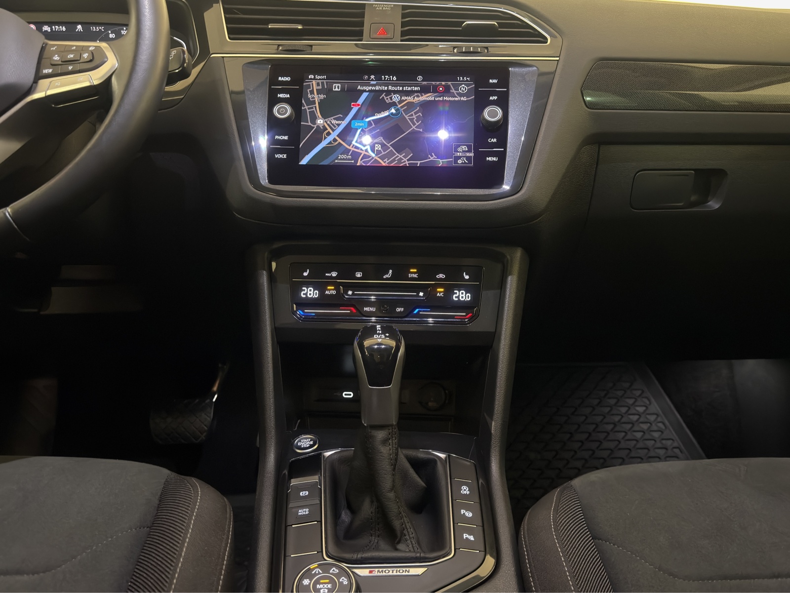 VW Tiguan 2.0 TDI SCR Elegance 4Motion DSG-image-10
