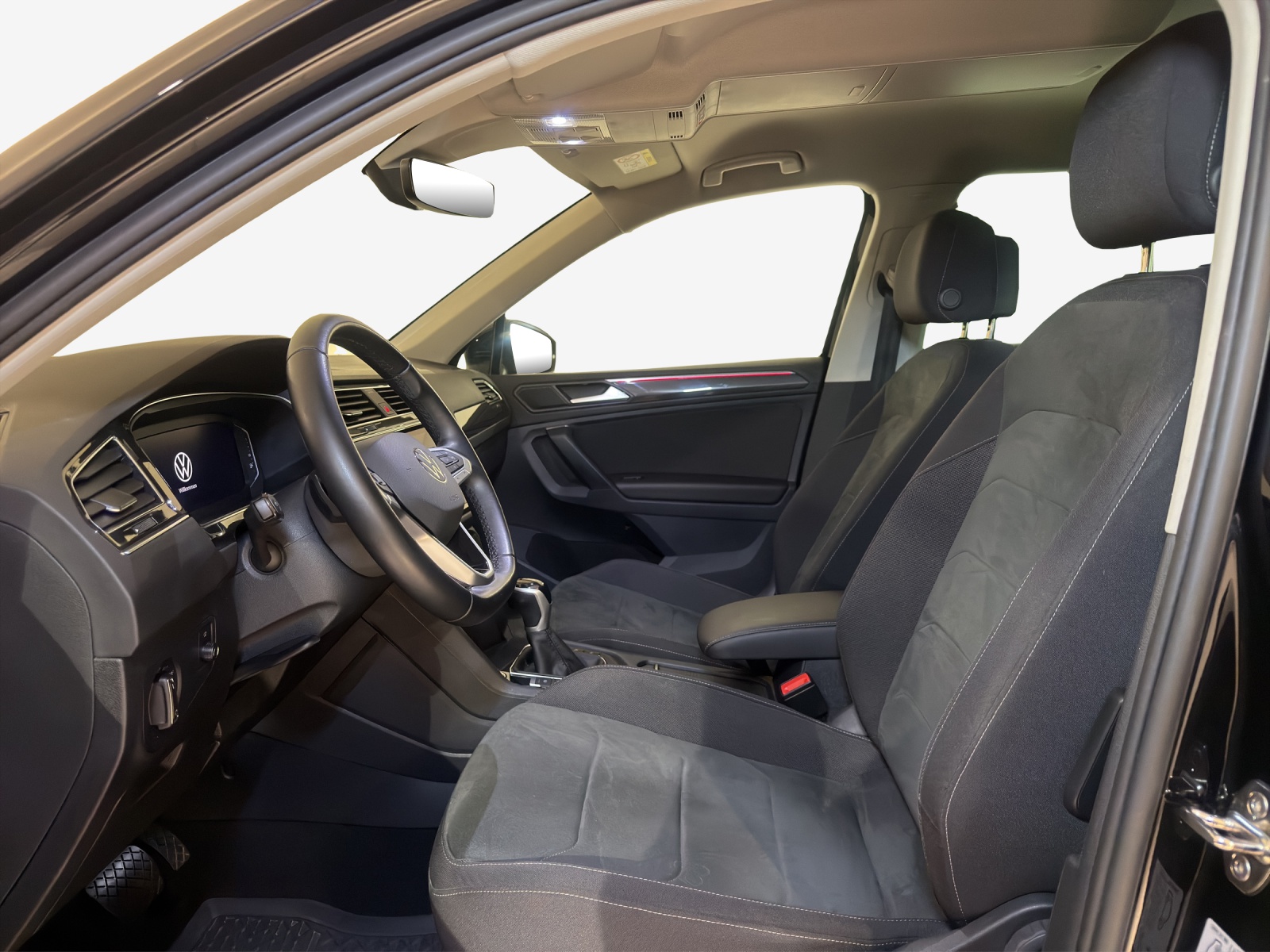 VW Tiguan 2.0 TDI SCR Elegance 4Motion DSG-image-7