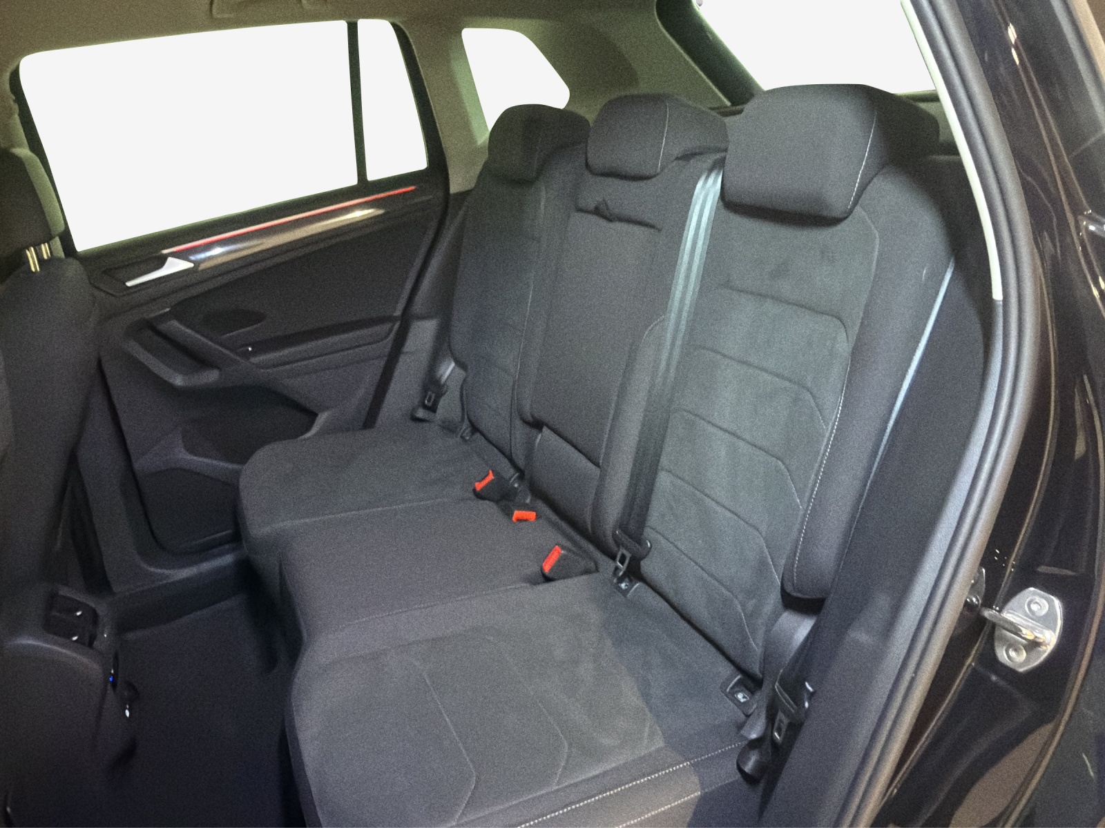 VW Tiguan 2.0 TDI SCR Elegance 4Motion DSG-image-11
