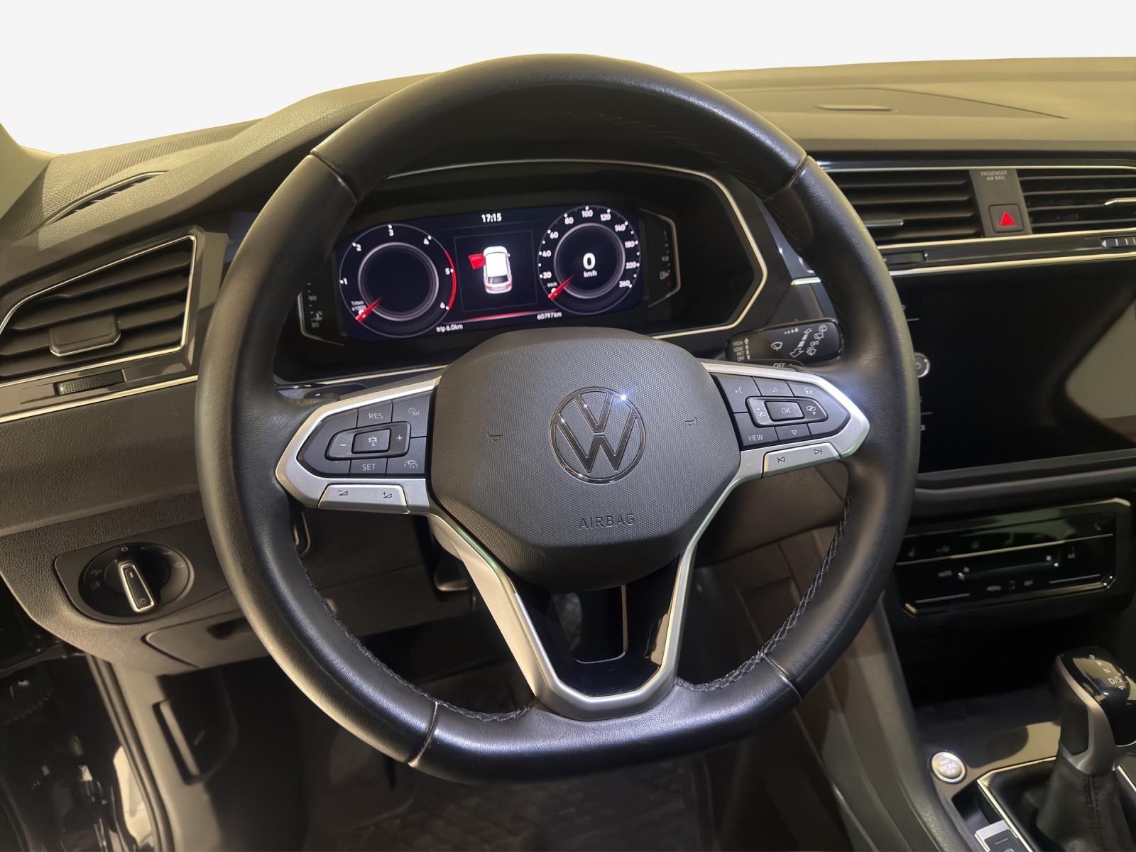 VW Tiguan 2.0 TDI SCR Elegance 4Motion DSG-image-9