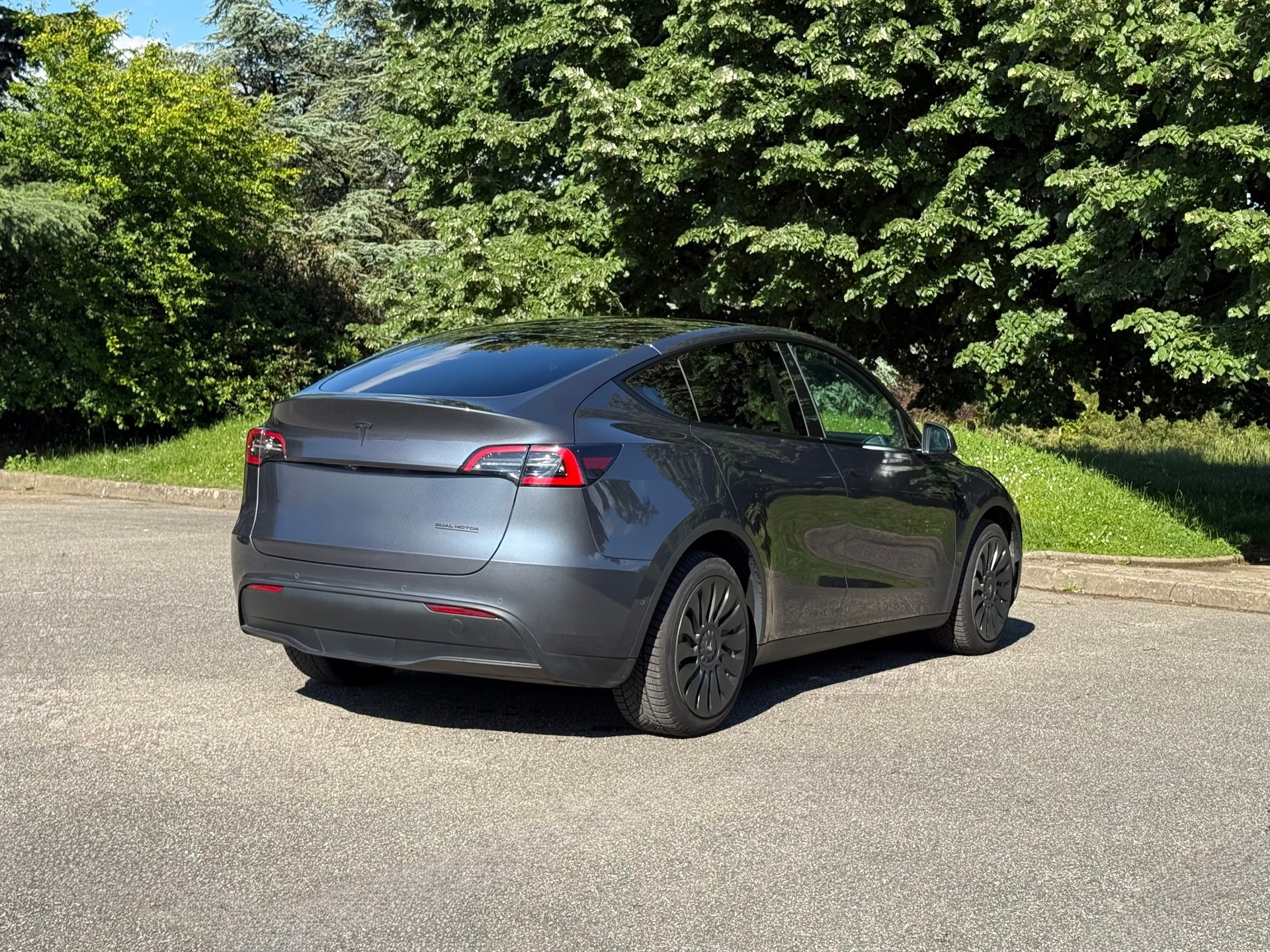 TESLA Model Y Long Range-image-3