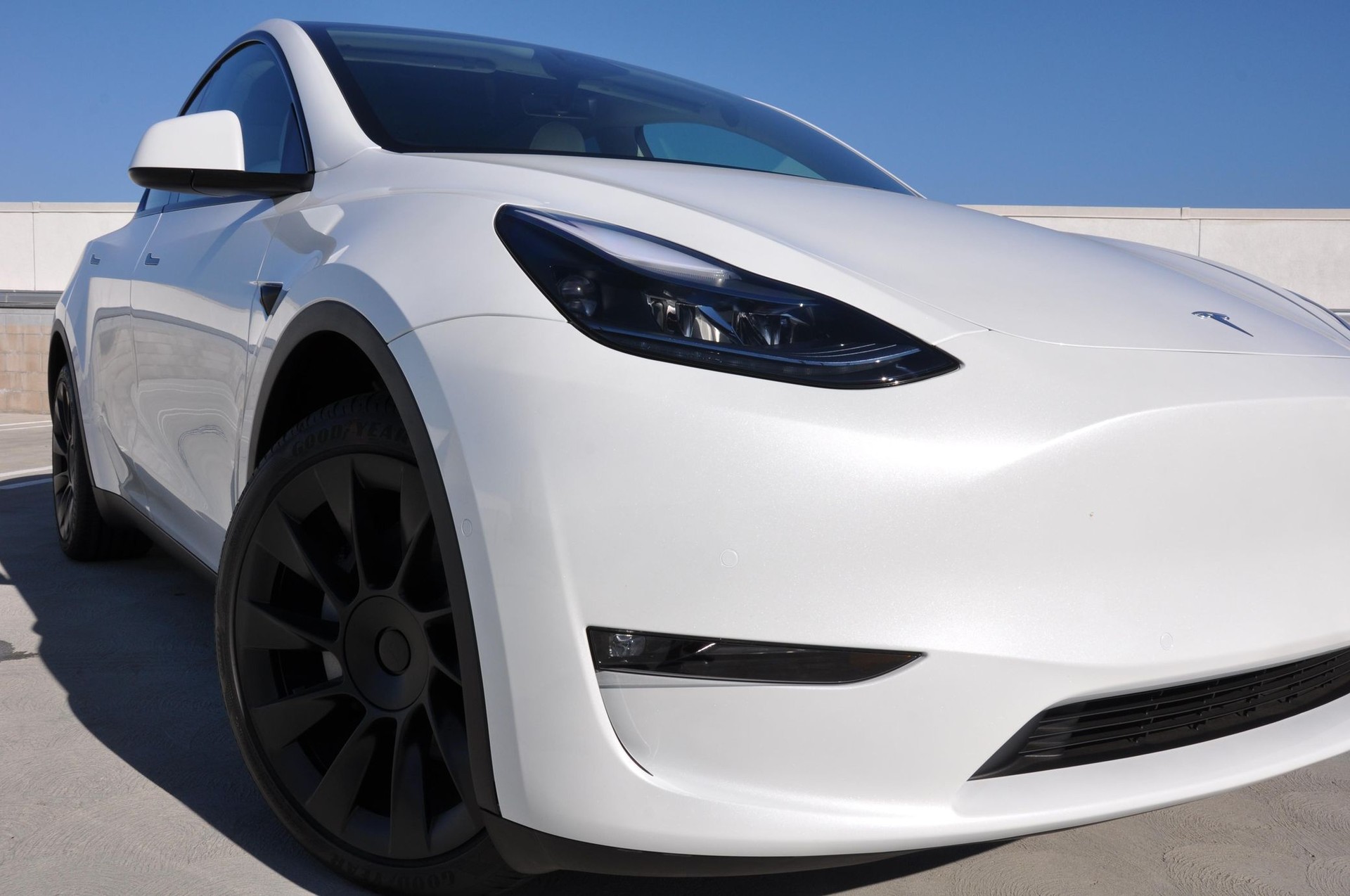 TESLA Model Y Long Range AWD-image-6
