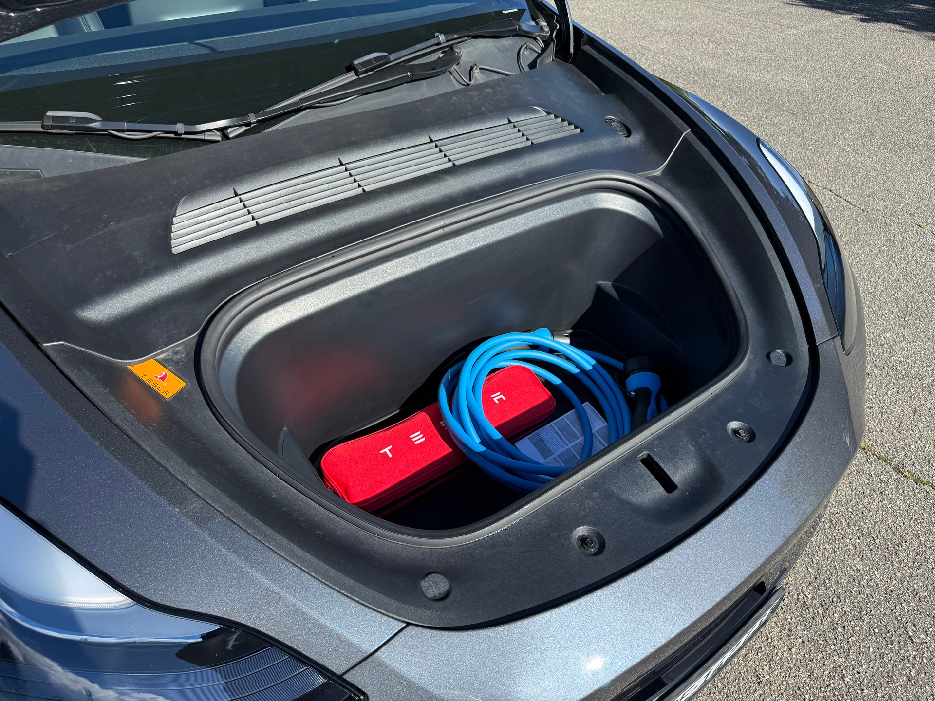 TESLA Model Y Long Range AWD-image-13