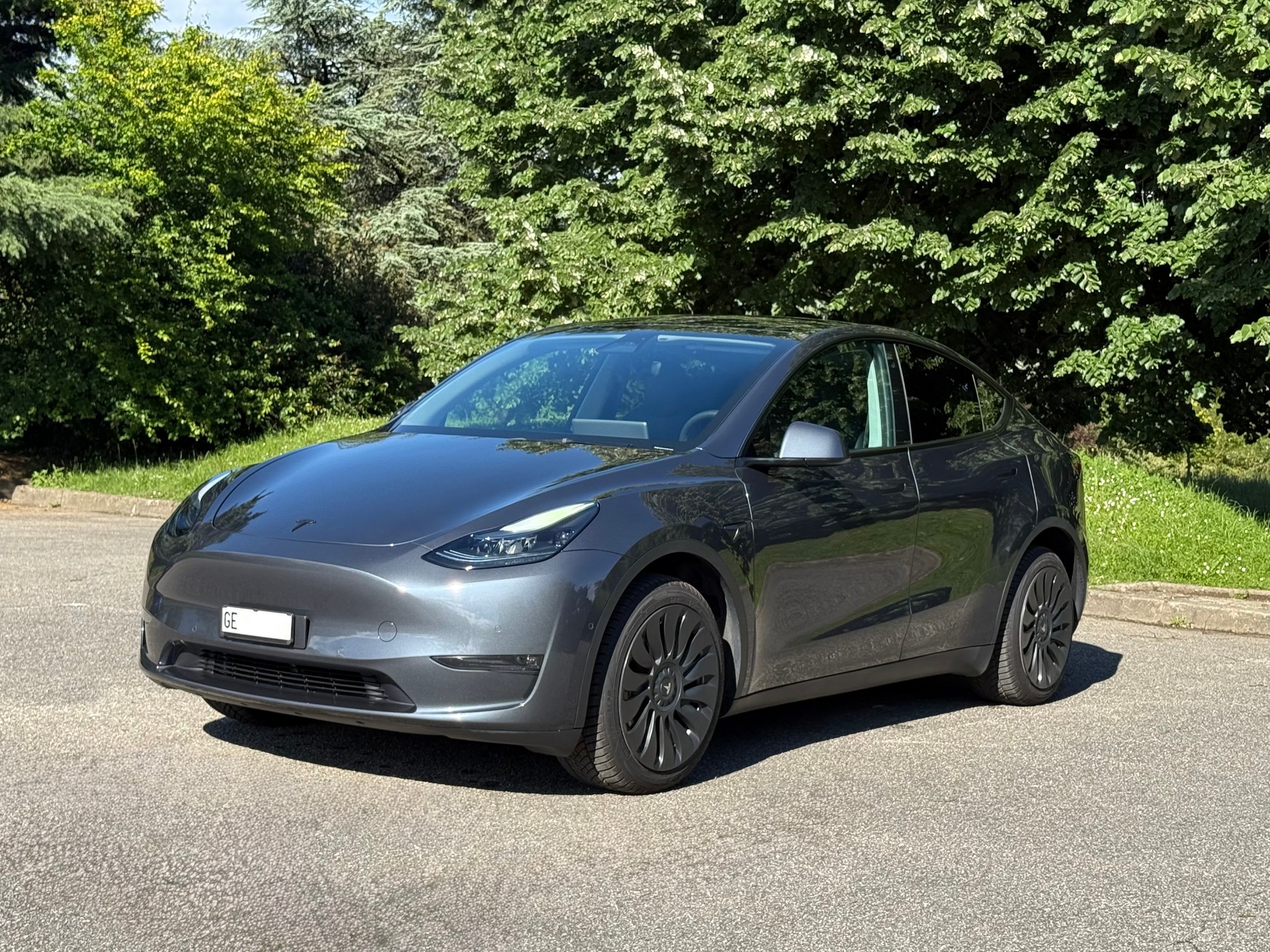 TESLA Model Y Long Range