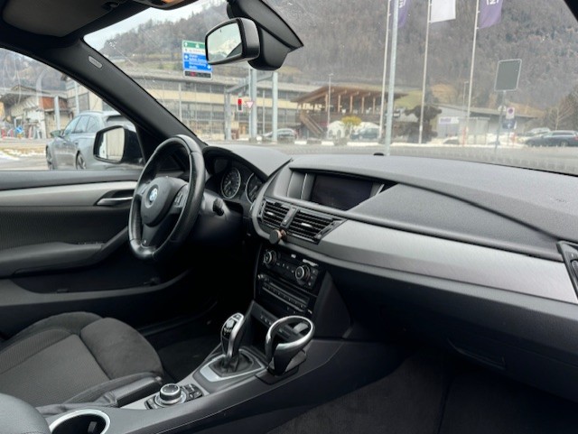 BMW X1 xDrive 20d Sport Line M-Paket-image-10
