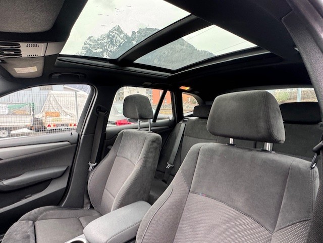 BMW X1 xDrive 20d Sport Line M-Paket-image-12