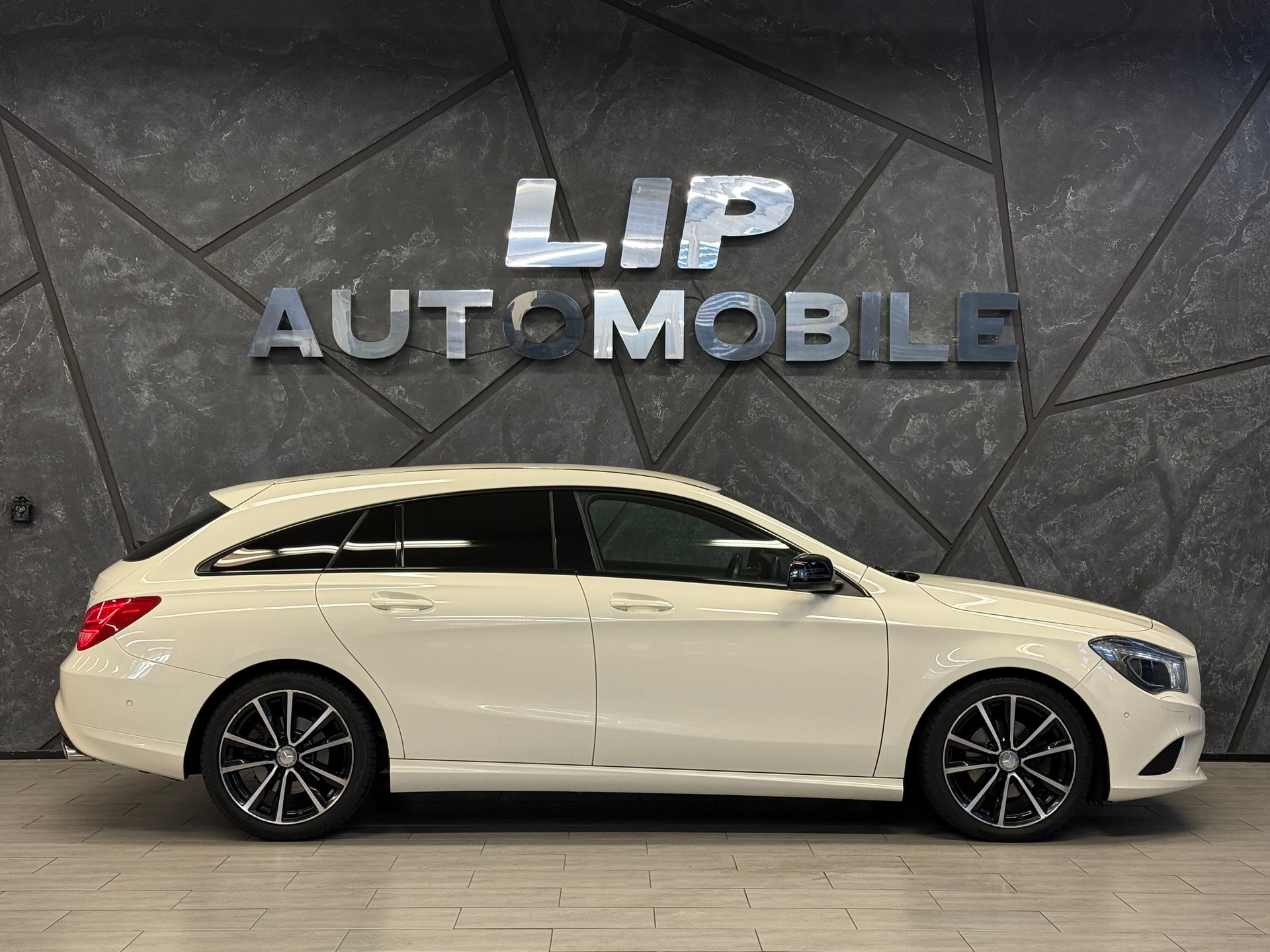 MERCEDES-BENZ CLA Shooting Brake 200 CDI Urban 4Matic 7G-DCT-image-3