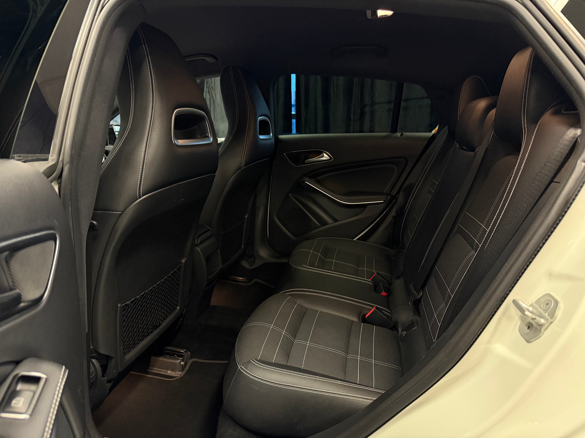 MERCEDES-BENZ CLA Shooting Brake 200 CDI Urban 4Matic 7G-DCT-image-14