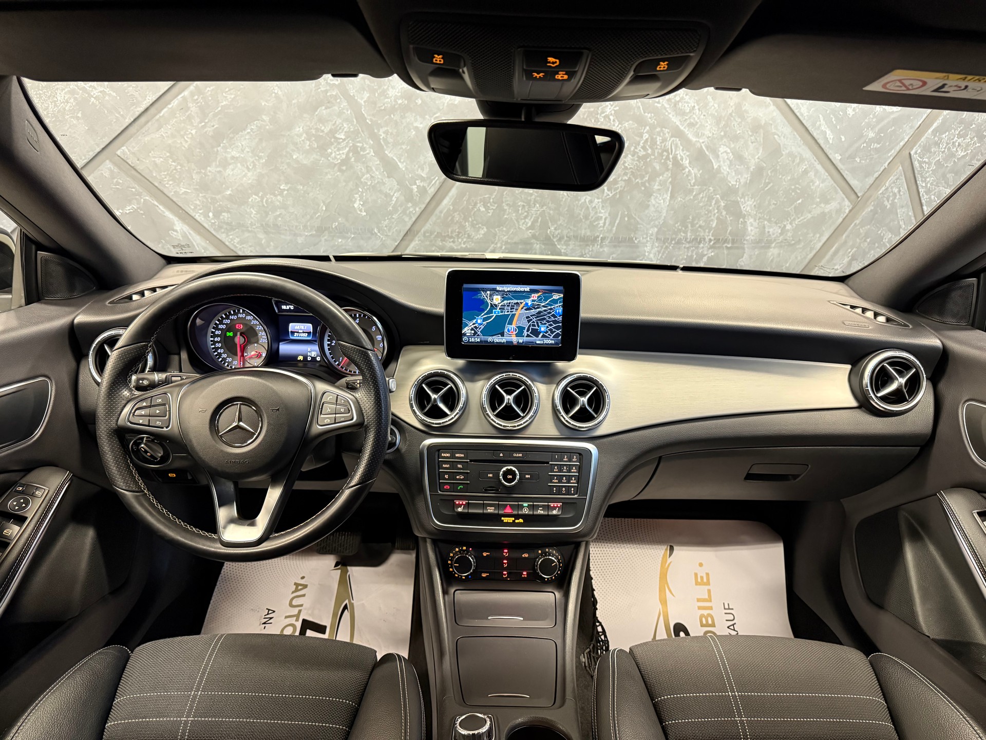 MERCEDES-BENZ CLA Shooting Brake 200 CDI Urban 4Matic 7G-DCT-image-8