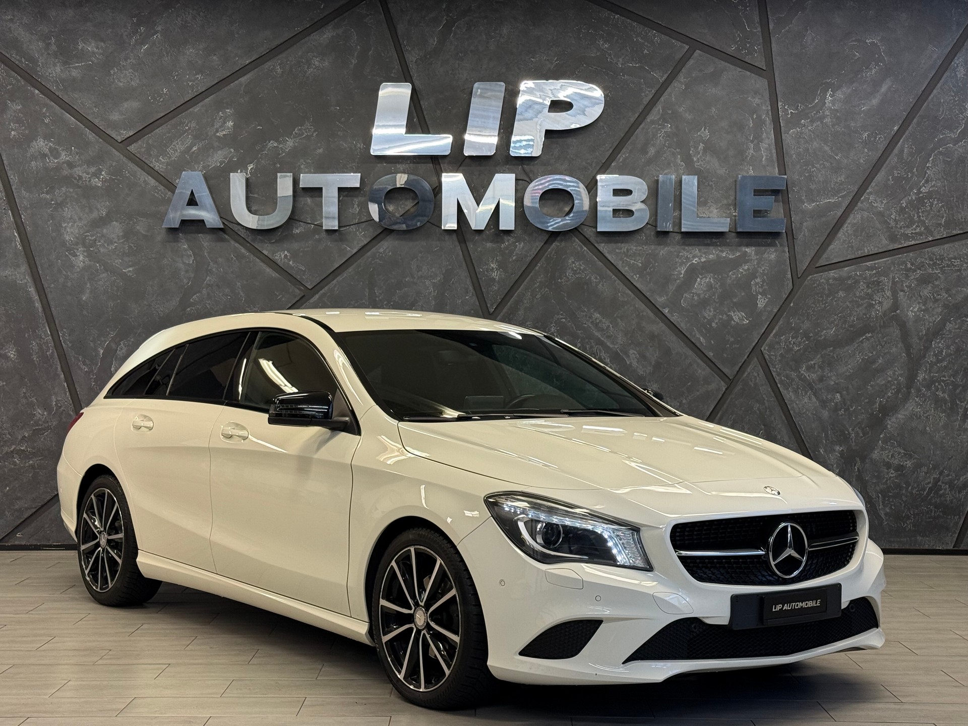 MERCEDES-BENZ CLA Shooting Brake 200 CDI Urban 4Matic 7G-DCT-image-2