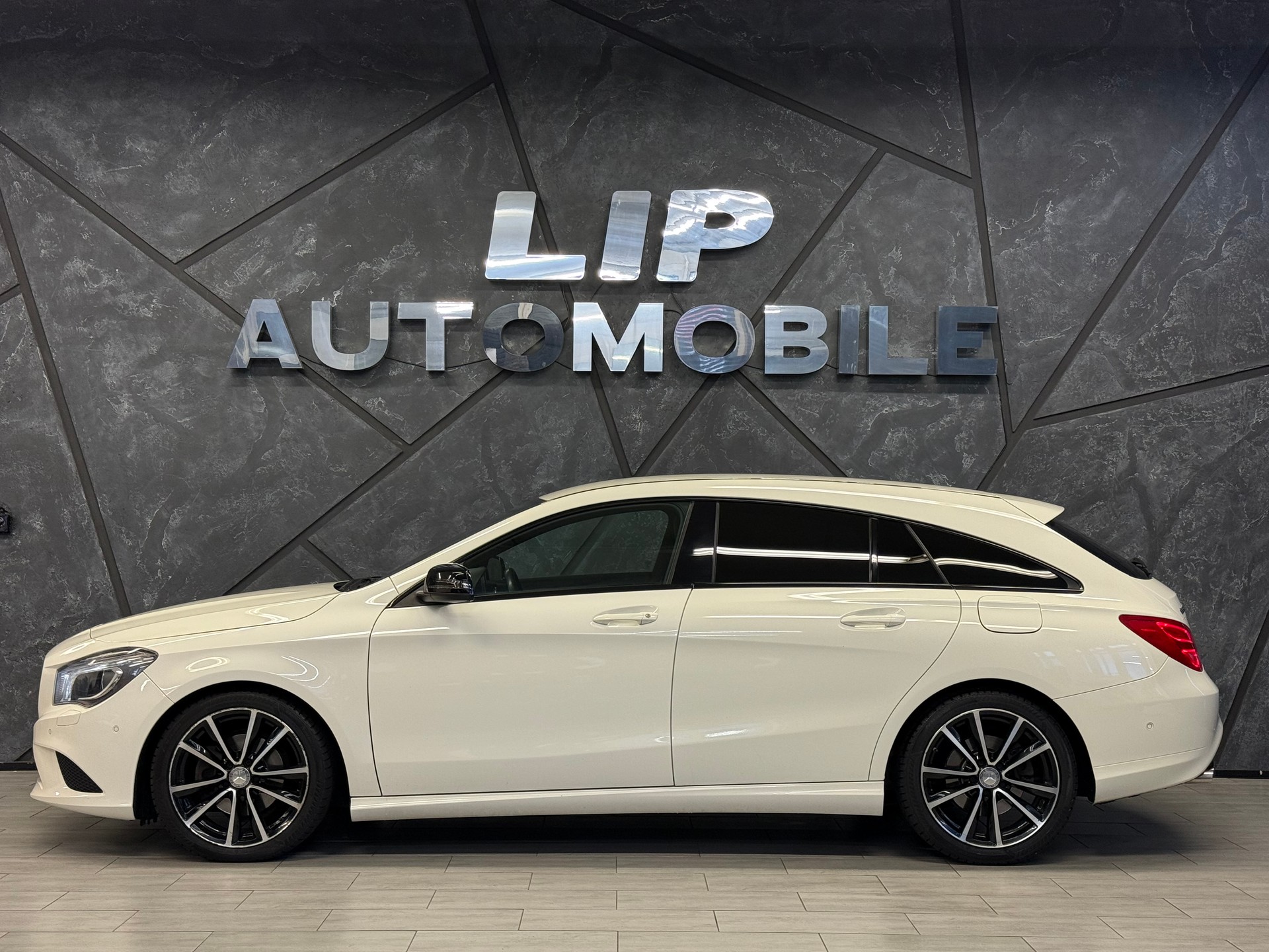 MERCEDES-BENZ CLA Shooting Brake 200 CDI Urban 4Matic 7G-DCT-image-4