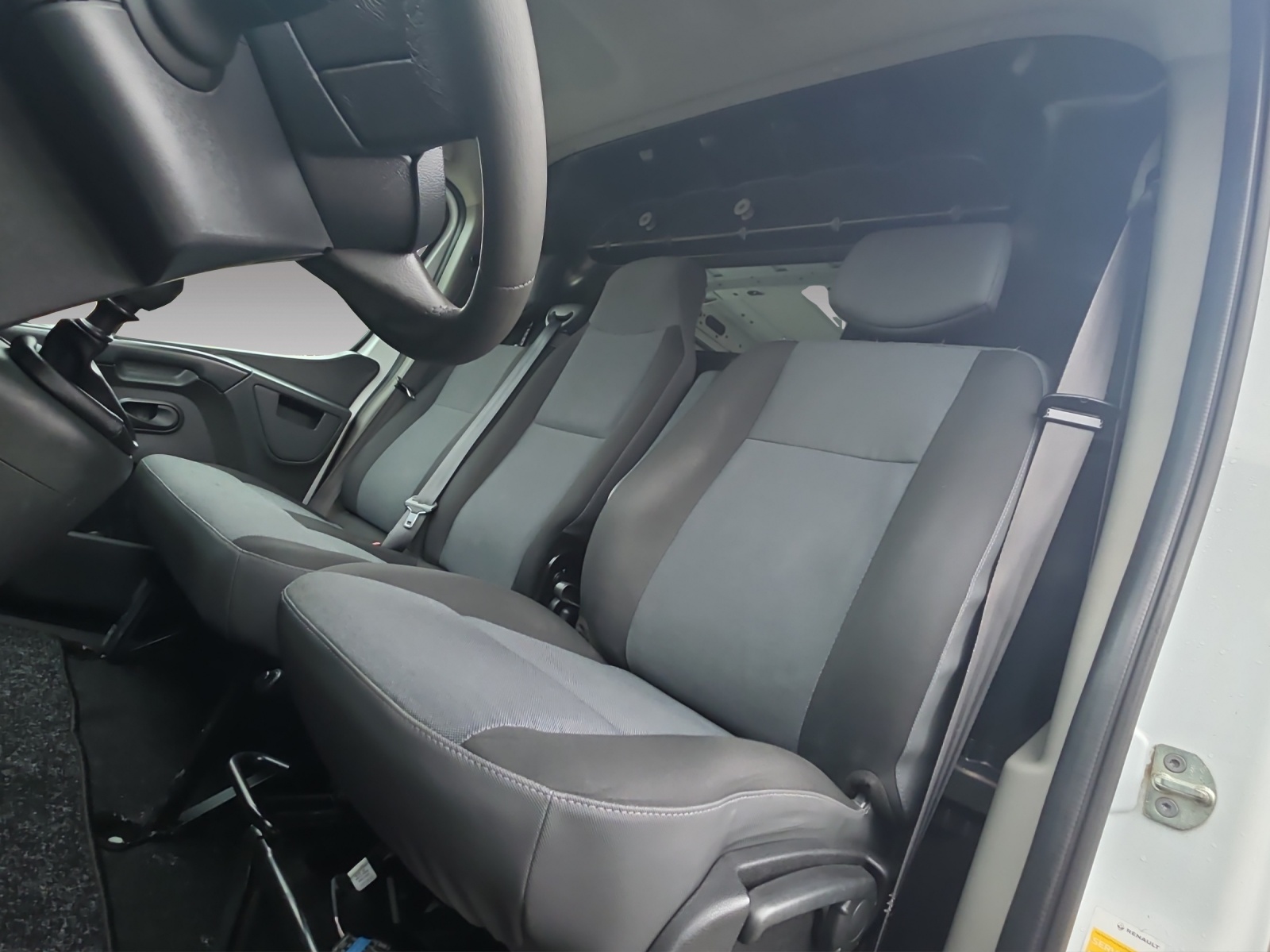 RENAULT Master T33 2.3dCi 130 L1H1-image-13