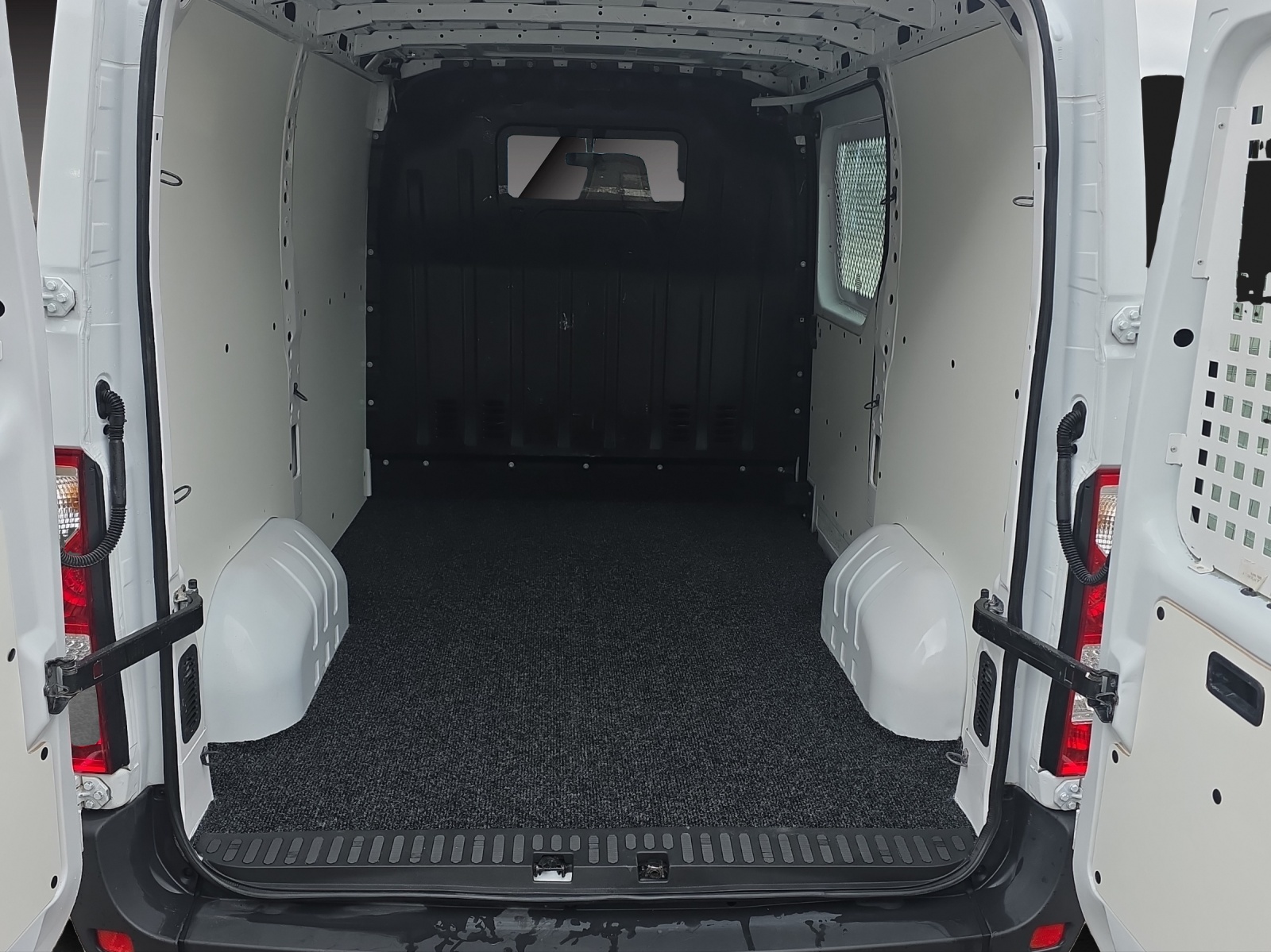 RENAULT Master T33 2.3dCi 130 L1H1-image-6