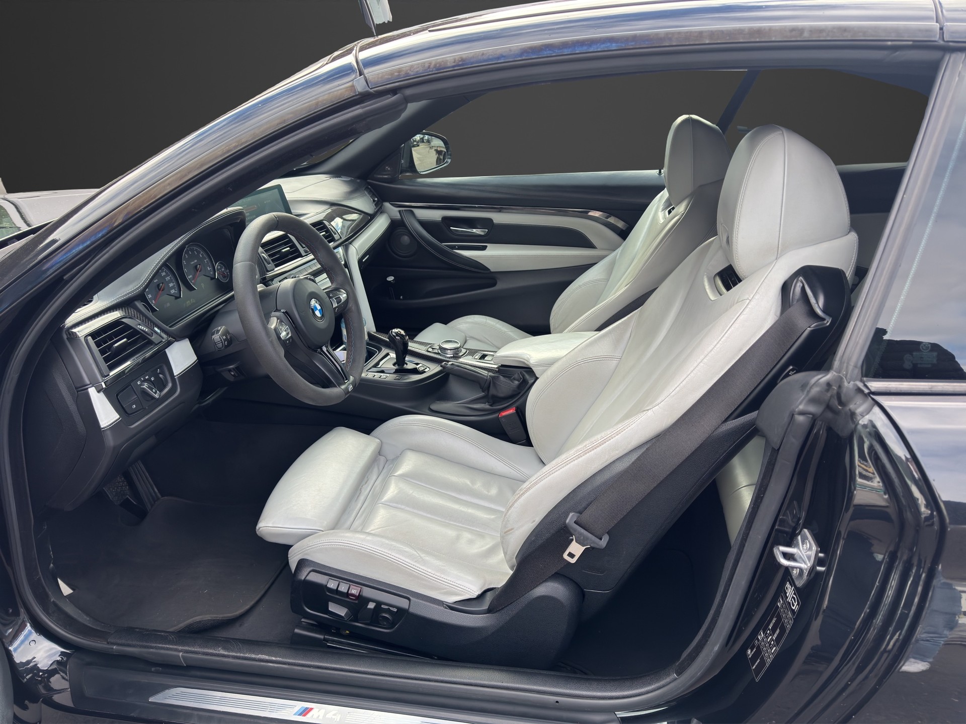 BMW M4 Cabriolet DKG-image-12