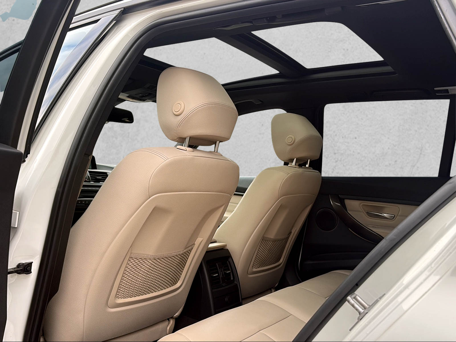 BMW 335i xDrive Touring Modern Line Steptronic-image-7