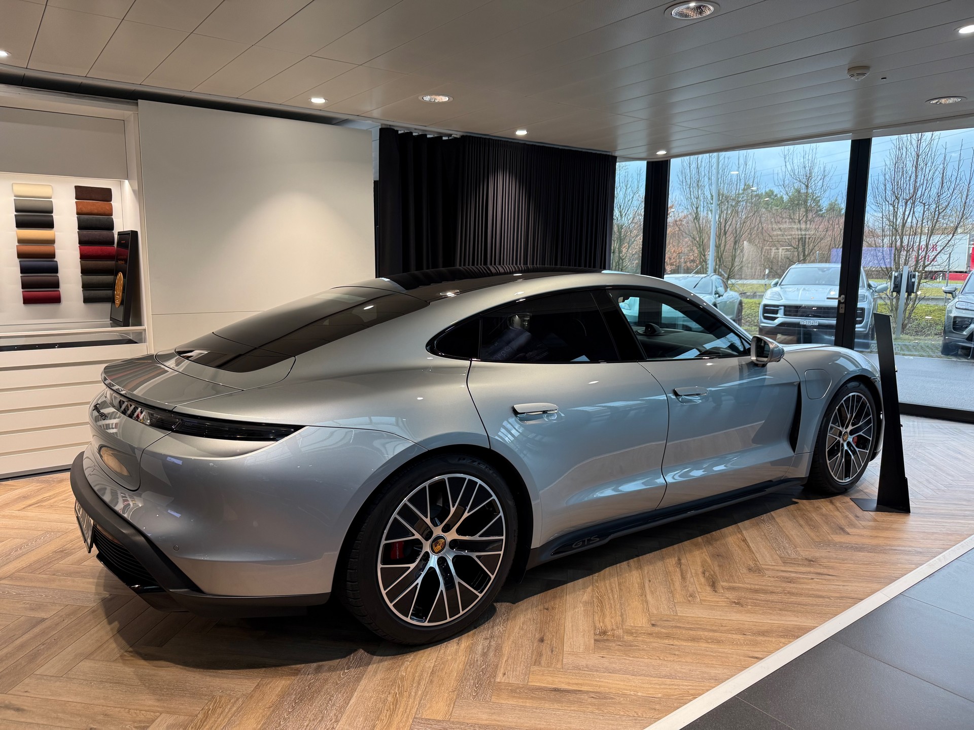 PORSCHE Taycan GTS Performance Plus 93,4kWh-image-1
