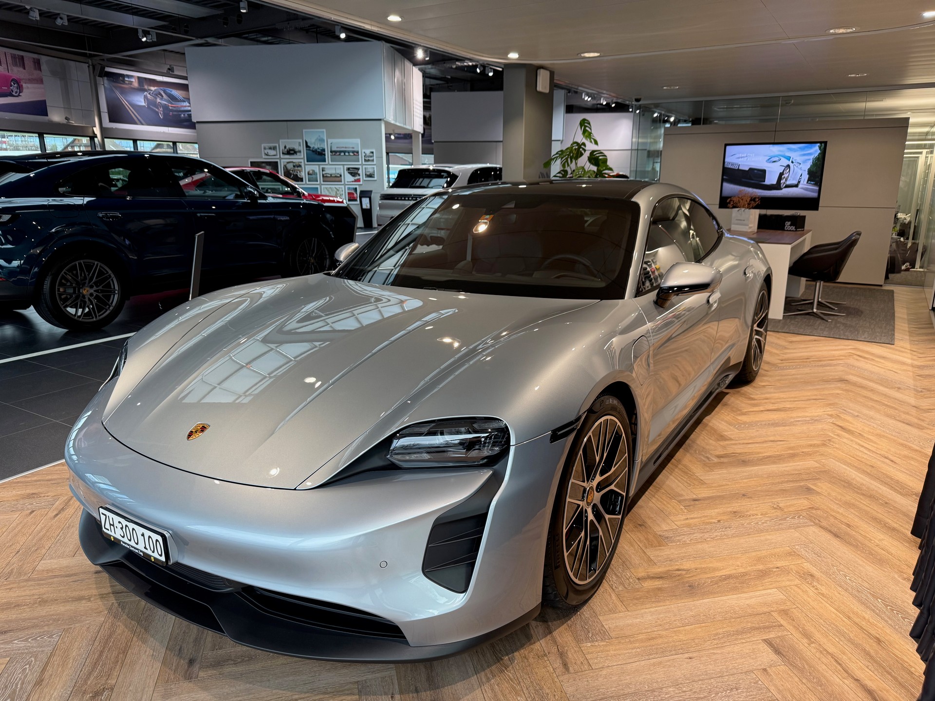 PORSCHE Taycan GTS Performance Plus 93,4kWh-image-0