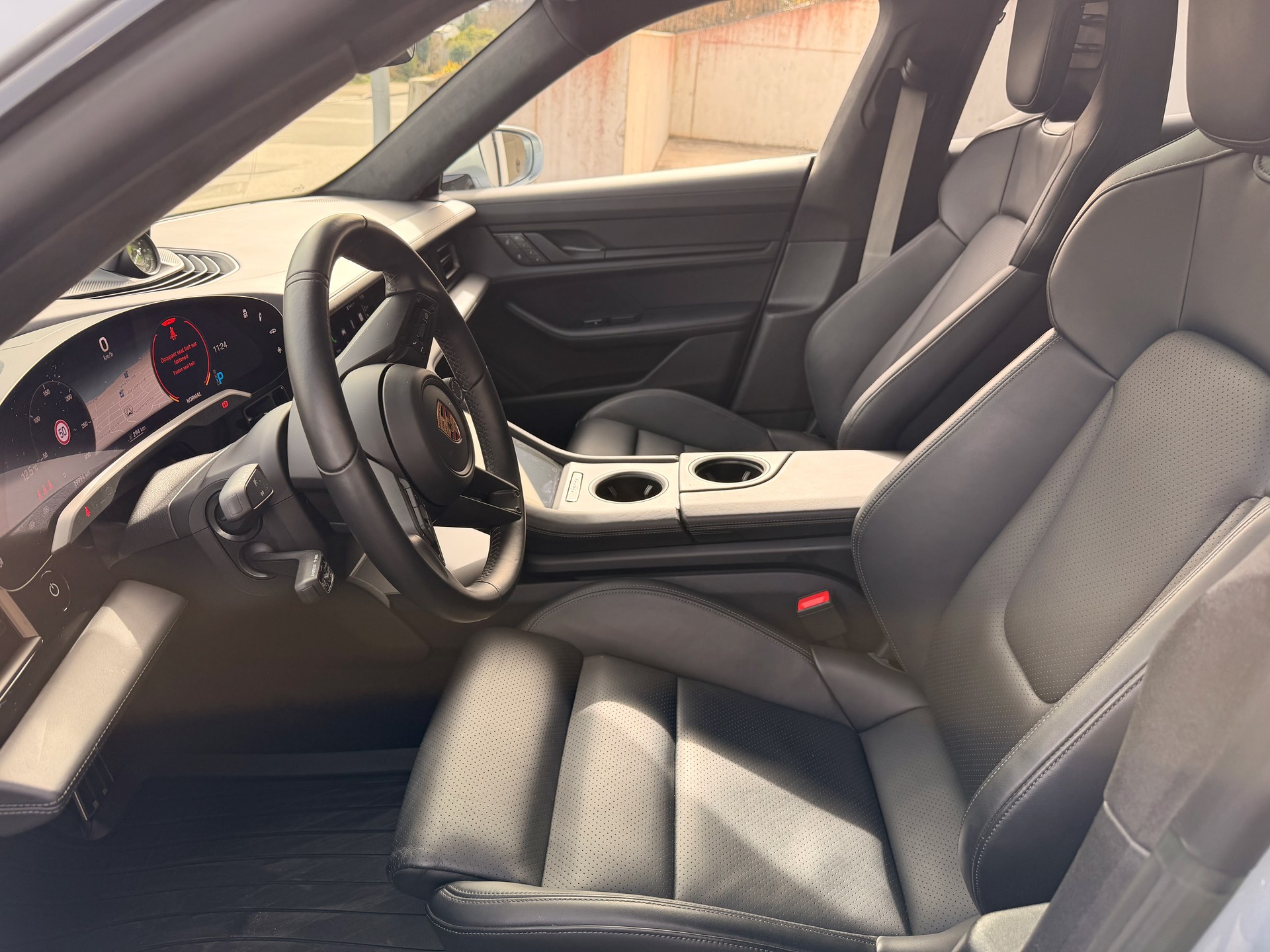 PORSCHE Taycan GTS Performance Plus 93,4kWh-image-2