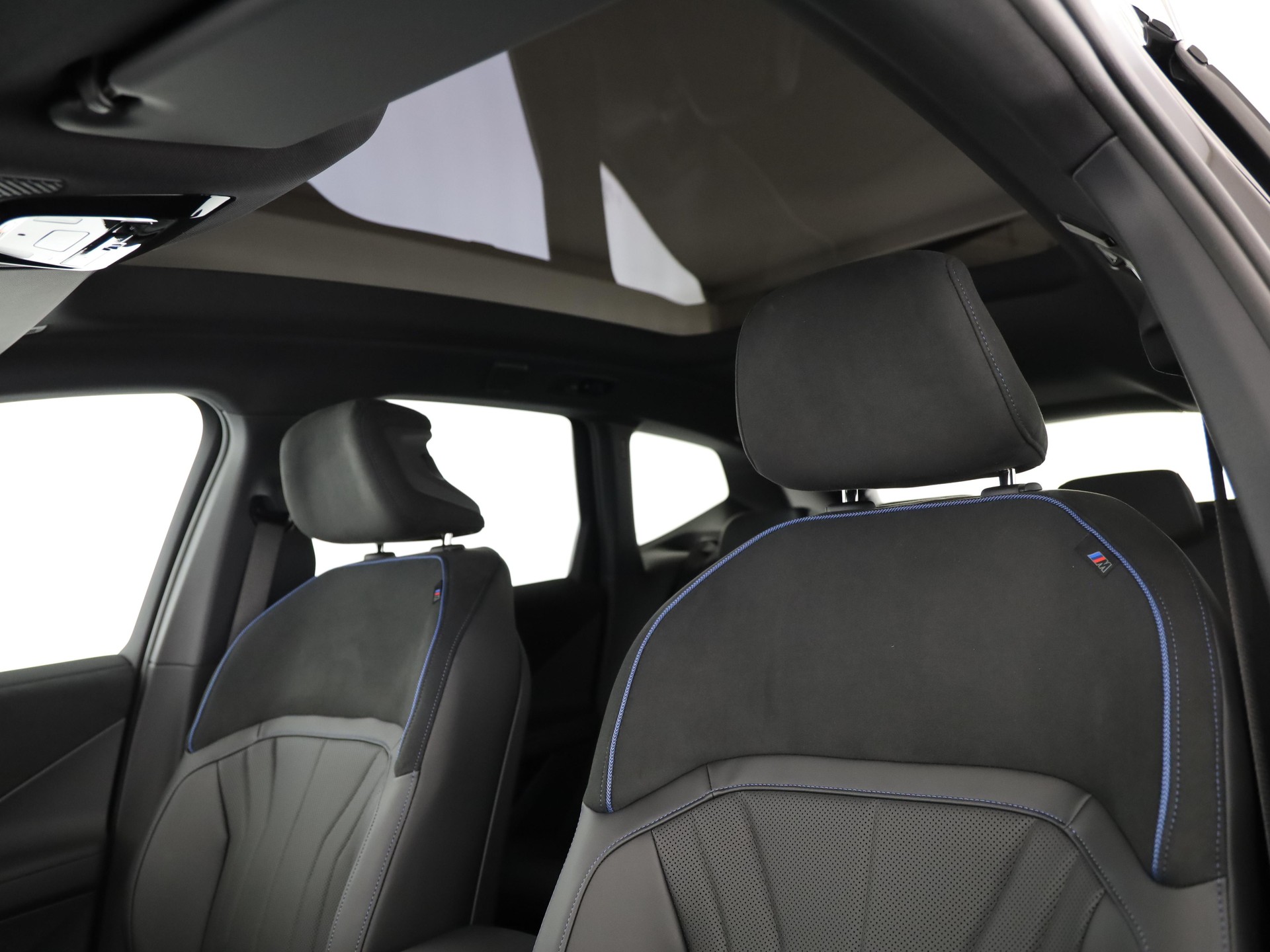 BMW iX3 50 xDrive-image-12