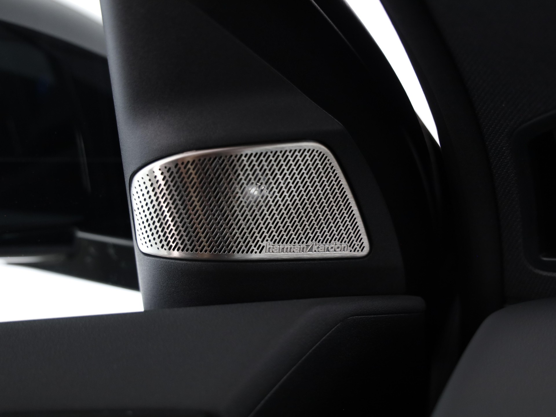 BMW iX3 50 xDrive-image-21
