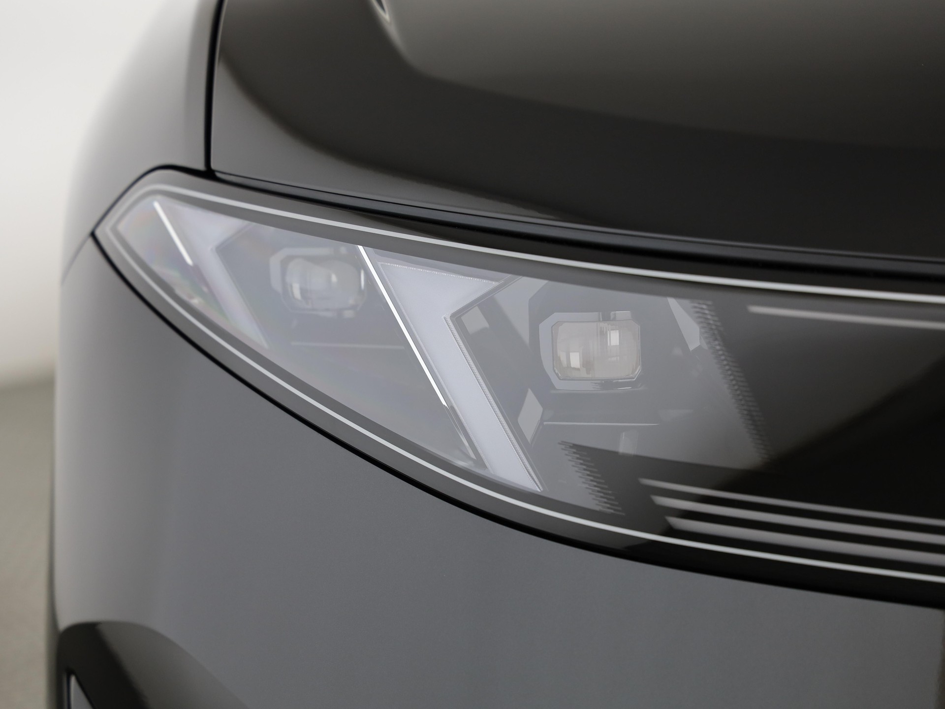 BMW iX3 50 xDrive-image-5