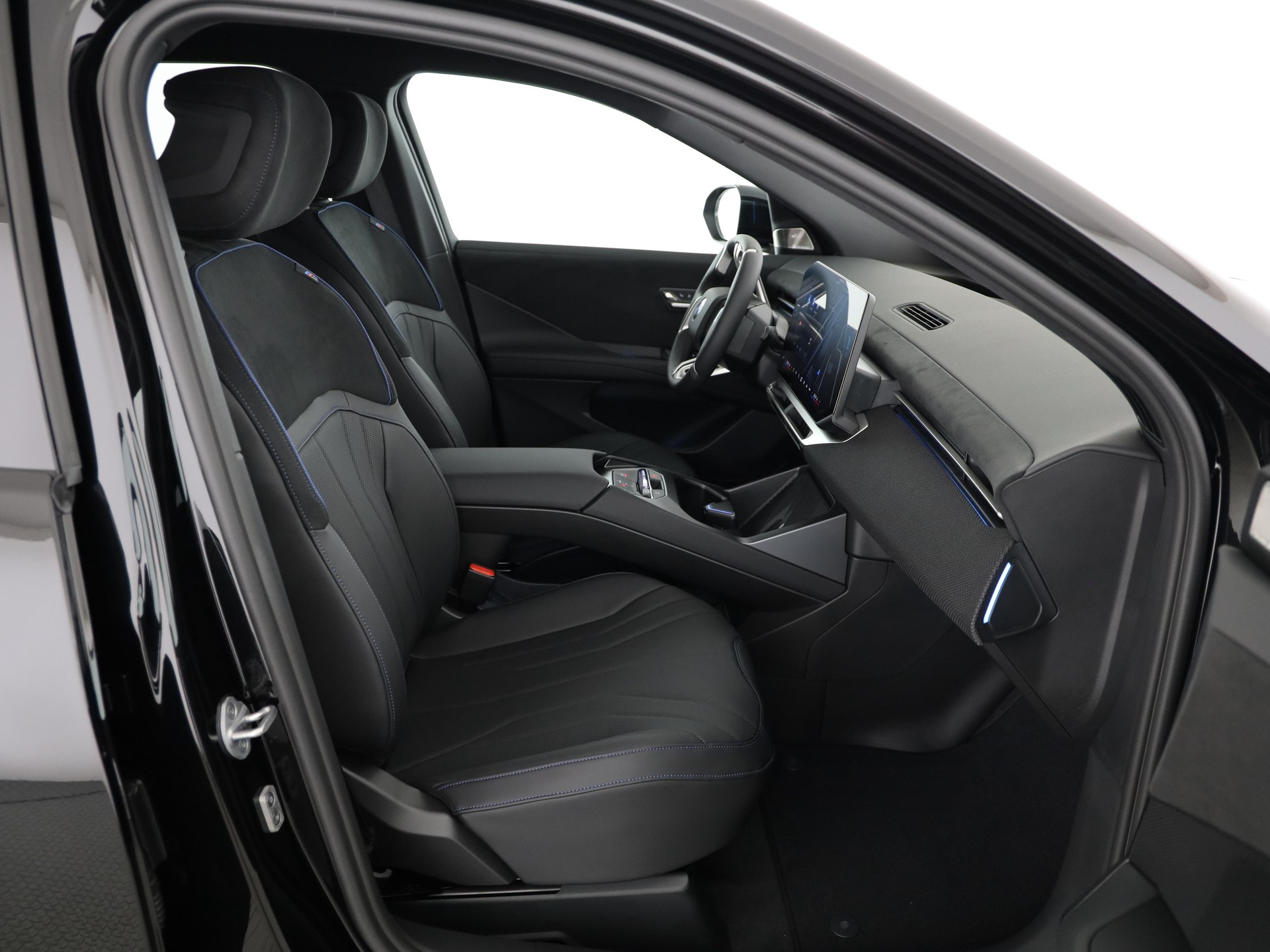 BMW iX3 50 xDrive-image-15