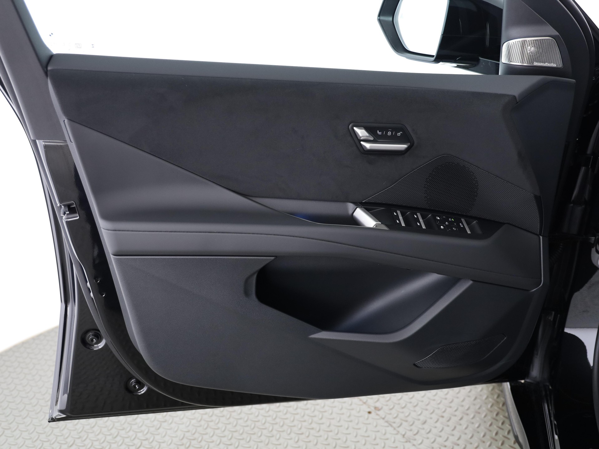 BMW iX3 50 xDrive-image-9