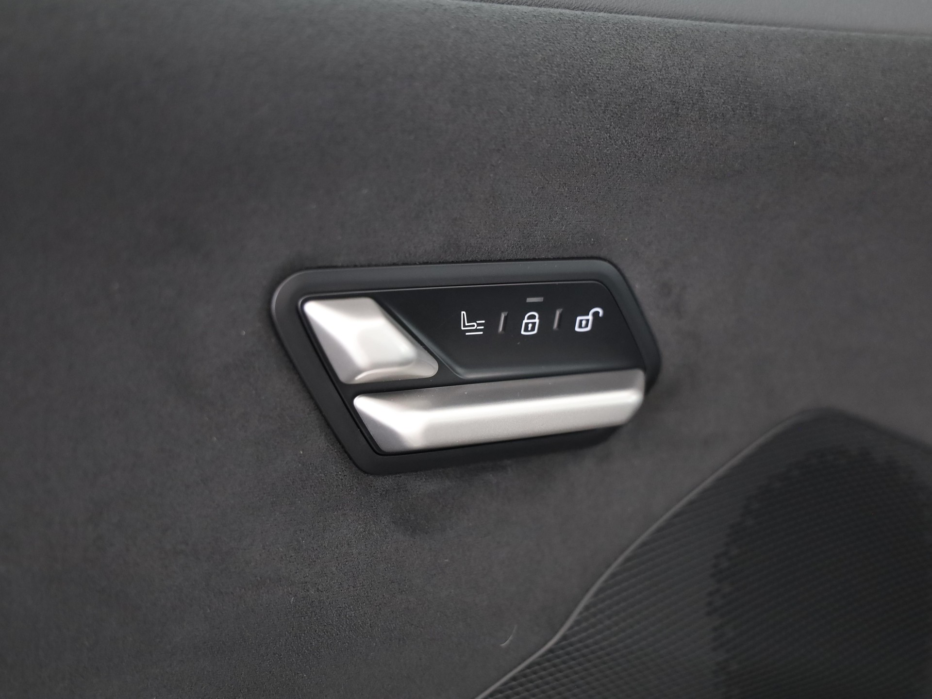 BMW iX3 50 xDrive-image-10