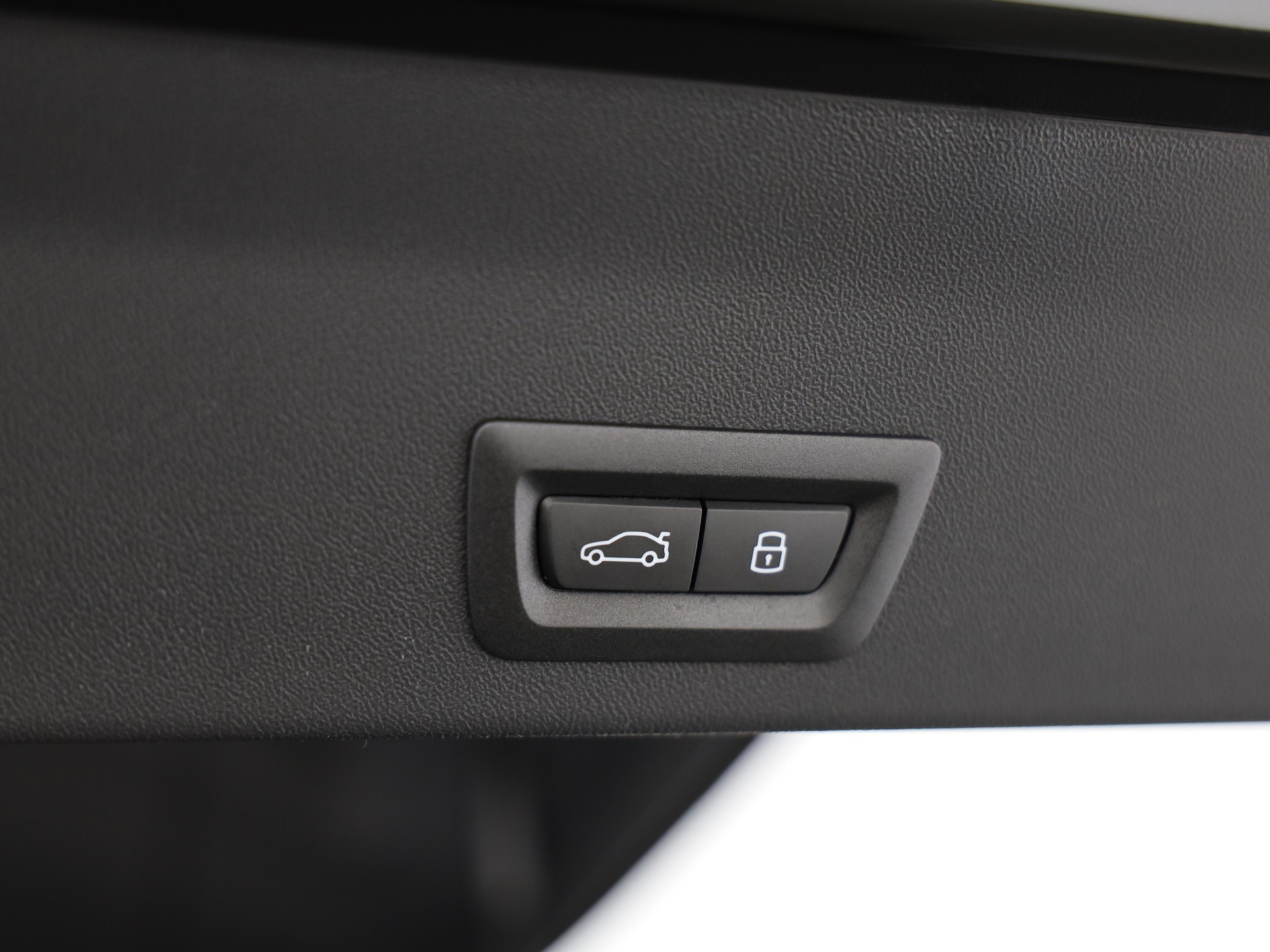 BMW iX3 50 xDrive-image-8