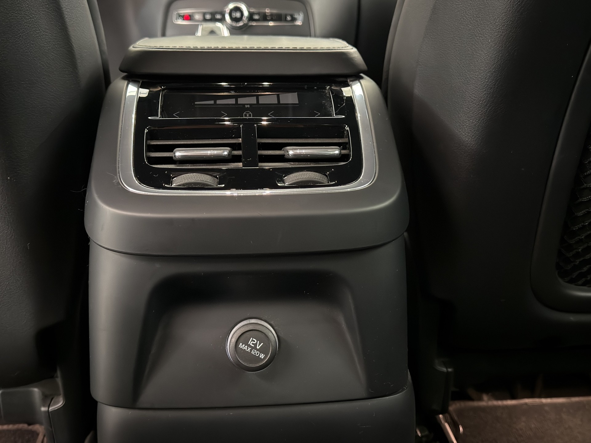 VOLVO XC90 T8 eAWD Inscription Geartronic 7-Sitzer-image-23