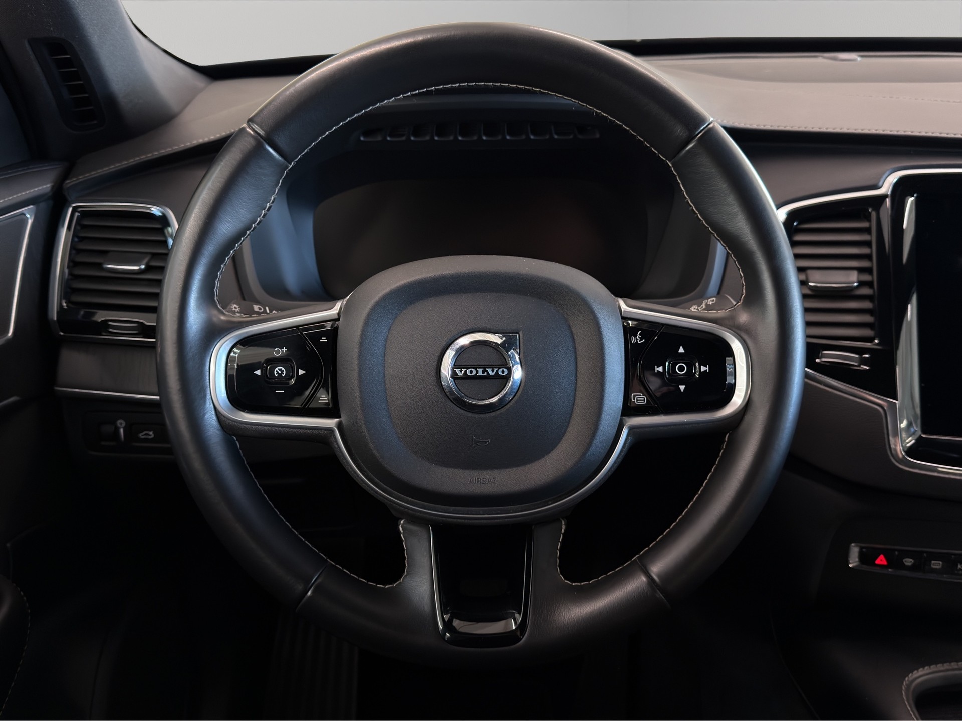 VOLVO XC90 T8 eAWD Inscription Geartronic 7-Sitzer-image-17