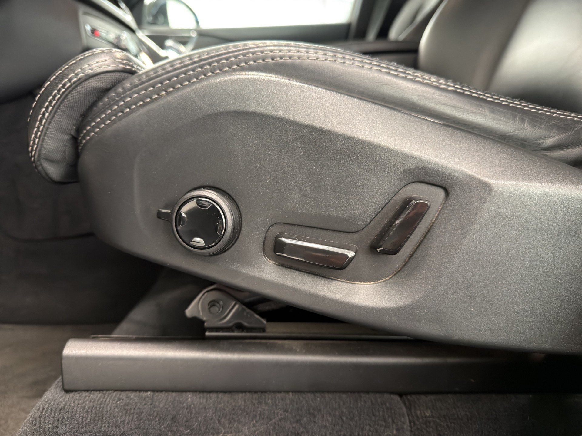 VOLVO XC90 T8 eAWD Inscription Geartronic 7-Sitzer-image-21
