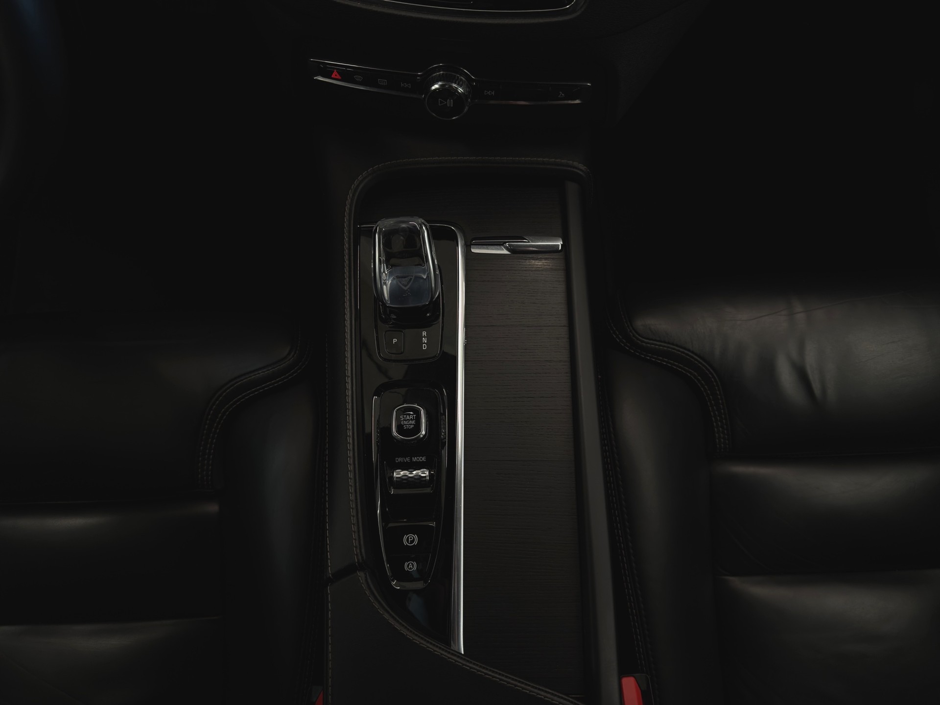 VOLVO XC90 T8 eAWD Inscription Geartronic 7-Sitzer-image-19