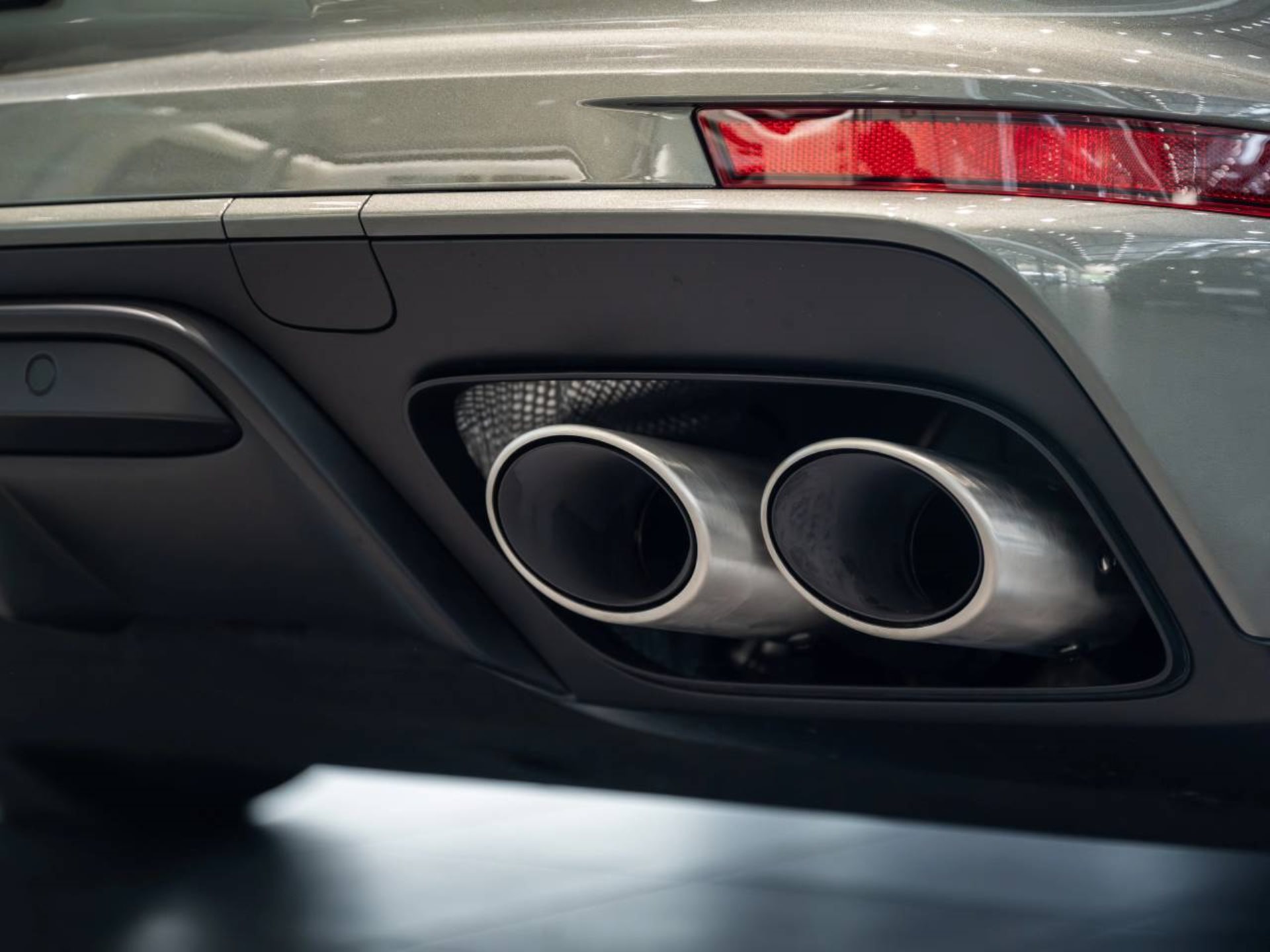PORSCHE Panamera 4S E-Hybrid-image-29