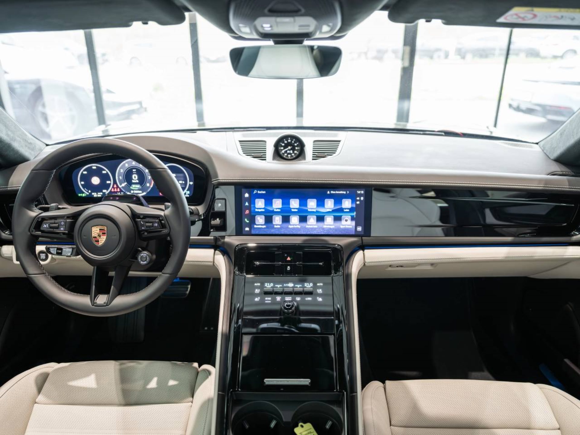 PORSCHE Panamera 4S E-Hybrid-image-15
