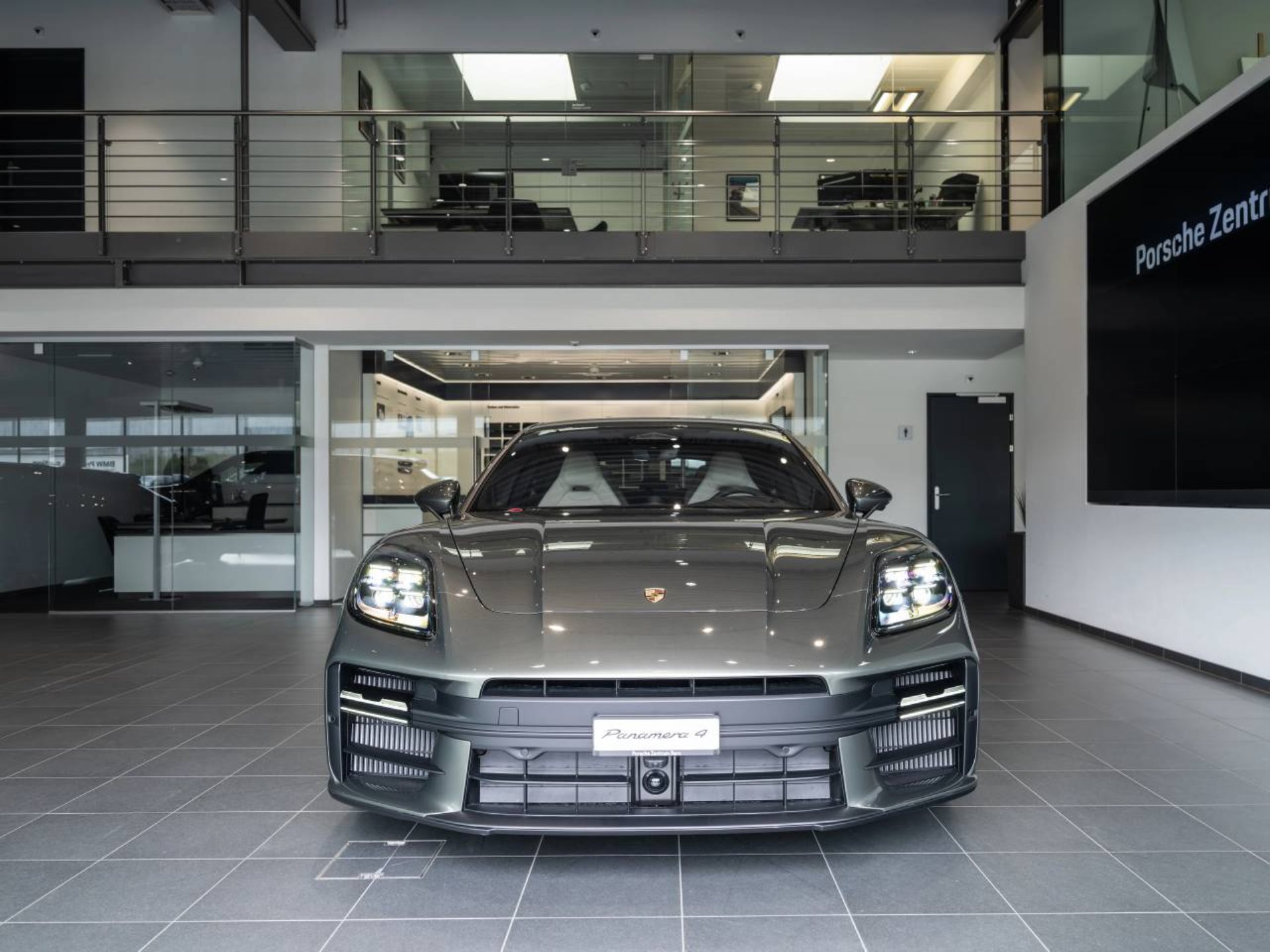 PORSCHE Panamera 4S E-Hybrid-image-9