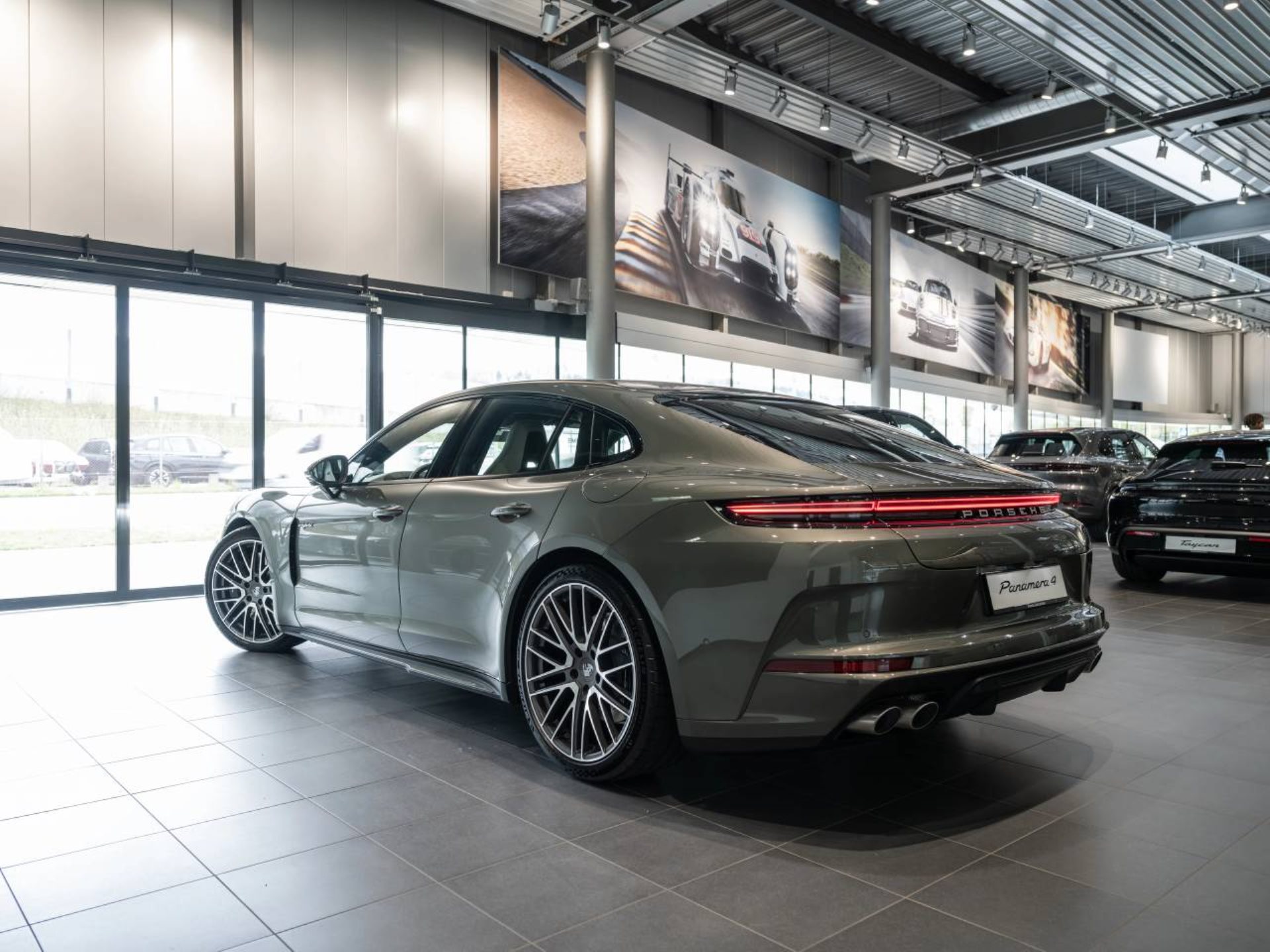 PORSCHE Panamera 4S E-Hybrid-image-7