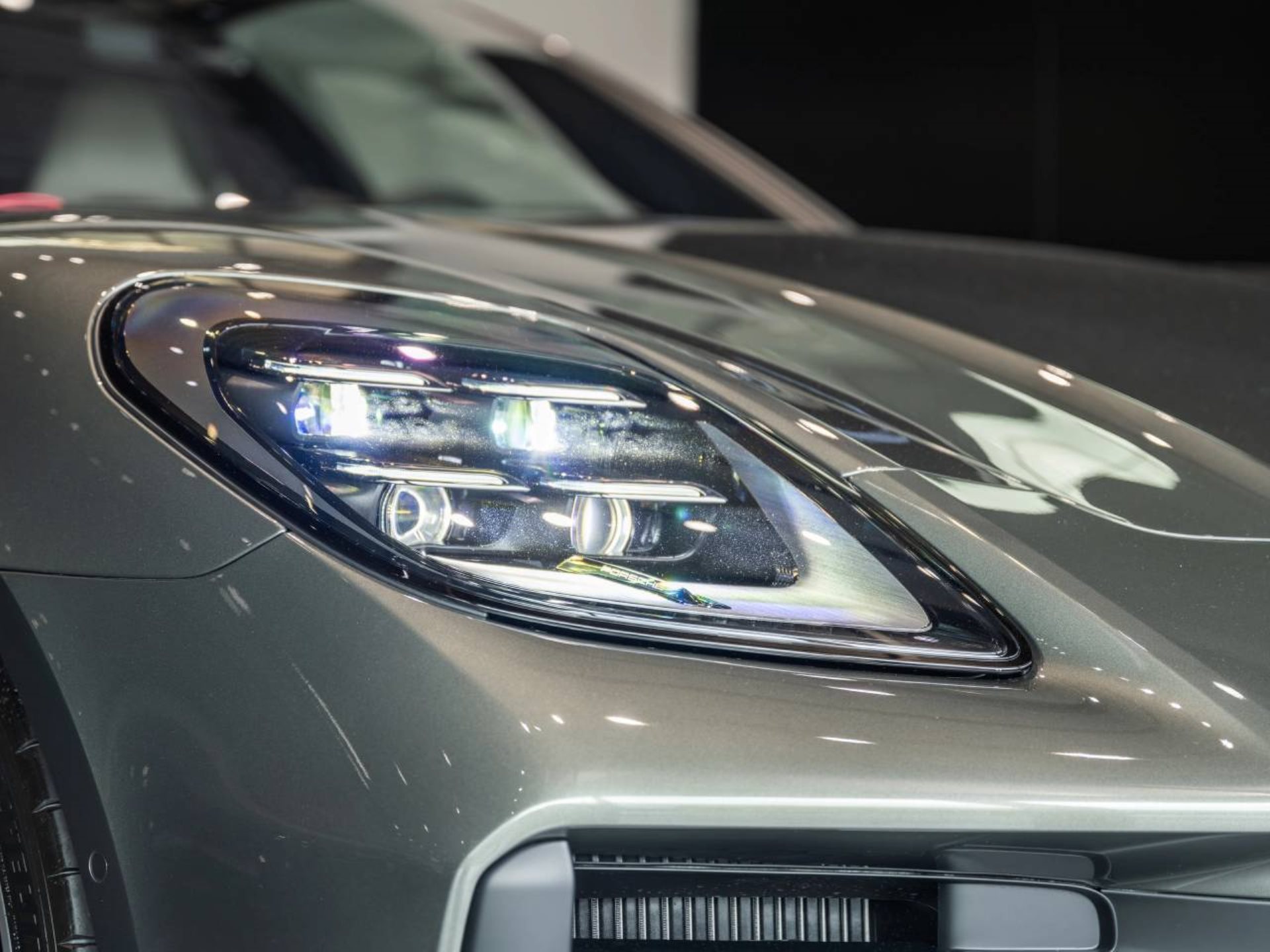 PORSCHE Panamera 4S E-Hybrid-image-23