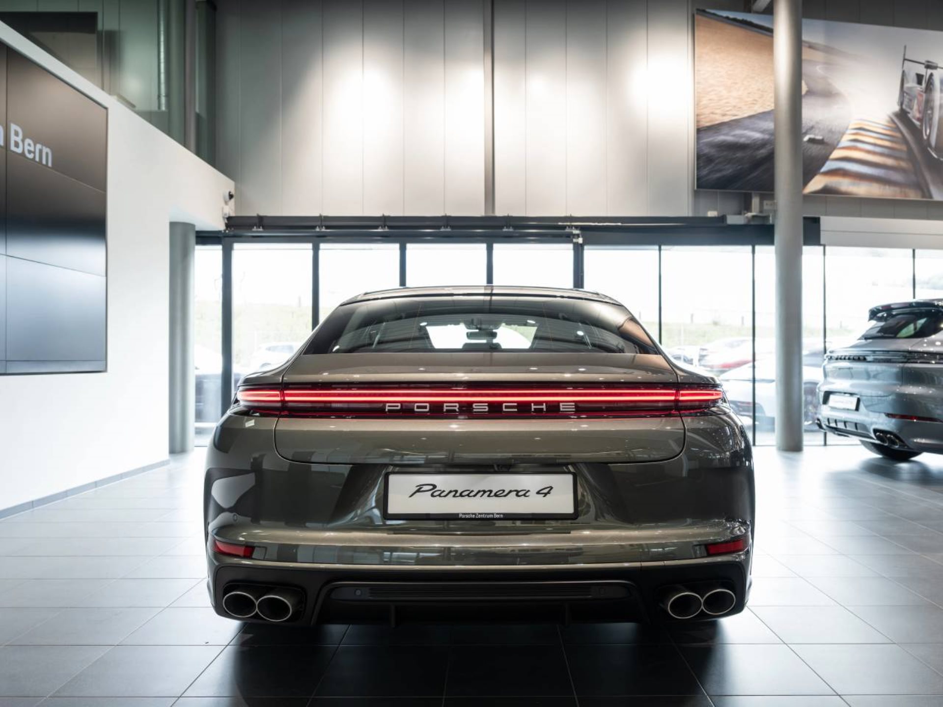 PORSCHE Panamera 4S E-Hybrid-image-5