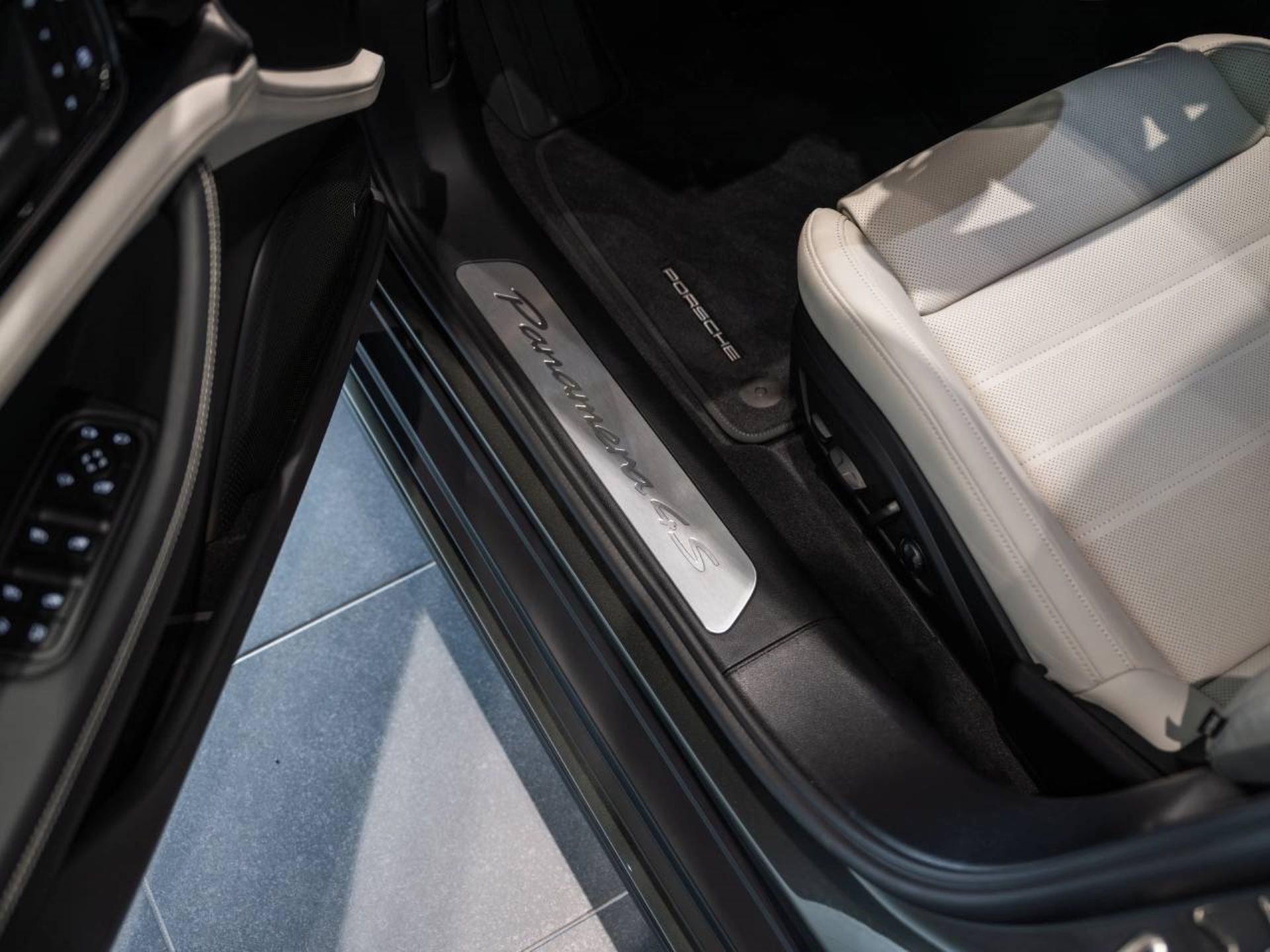 PORSCHE Panamera 4S E-Hybrid-image-20