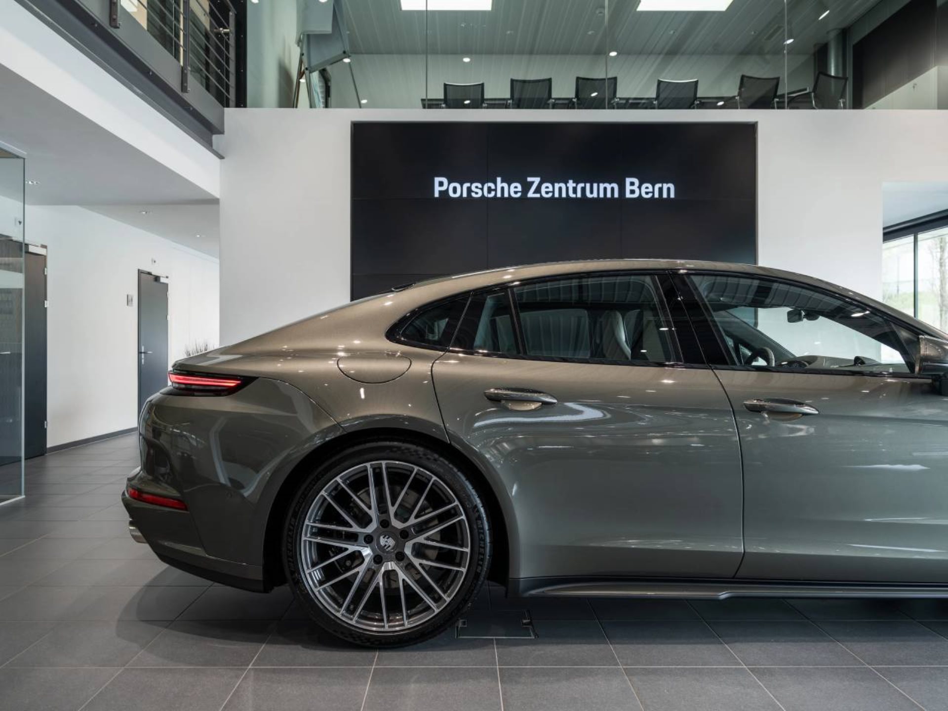 PORSCHE Panamera 4S E-Hybrid-image-10