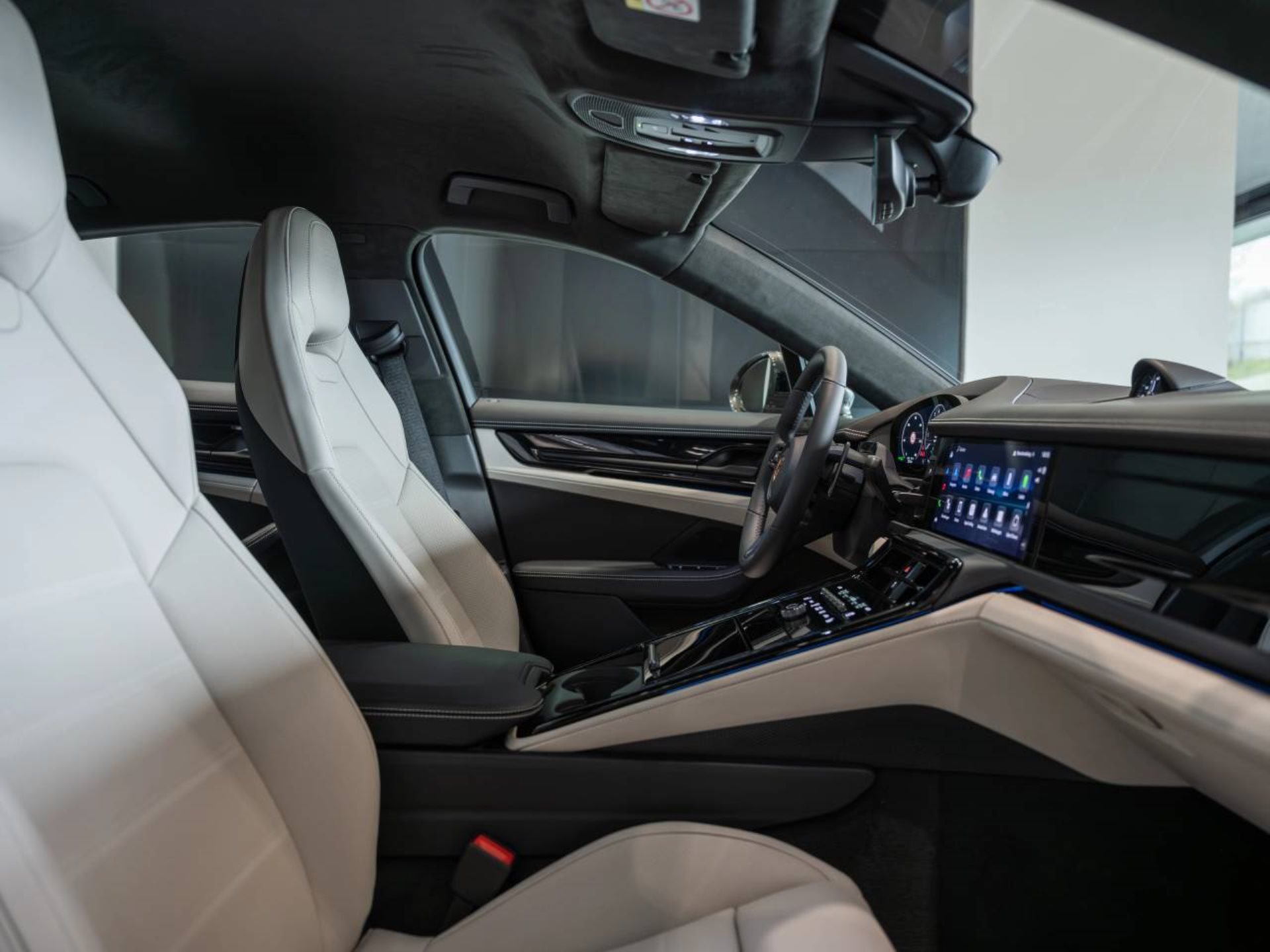 PORSCHE Panamera 4S E-Hybrid-image-17