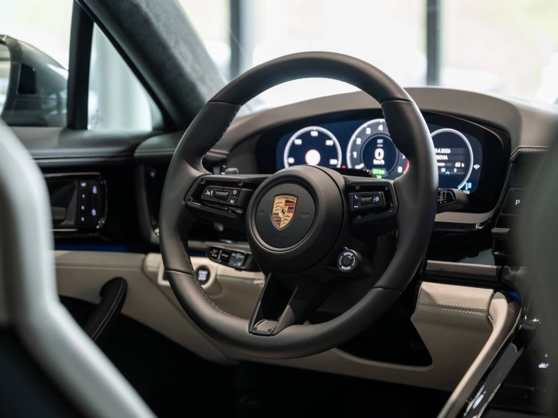 PORSCHE Panamera 4S E-Hybrid-image-14