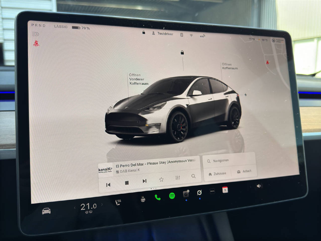 TESLA Model Y Performance Dual Motor-image-9