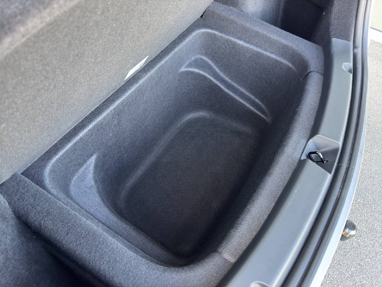 TESLA Model Y Performance Dual Motor-image-7