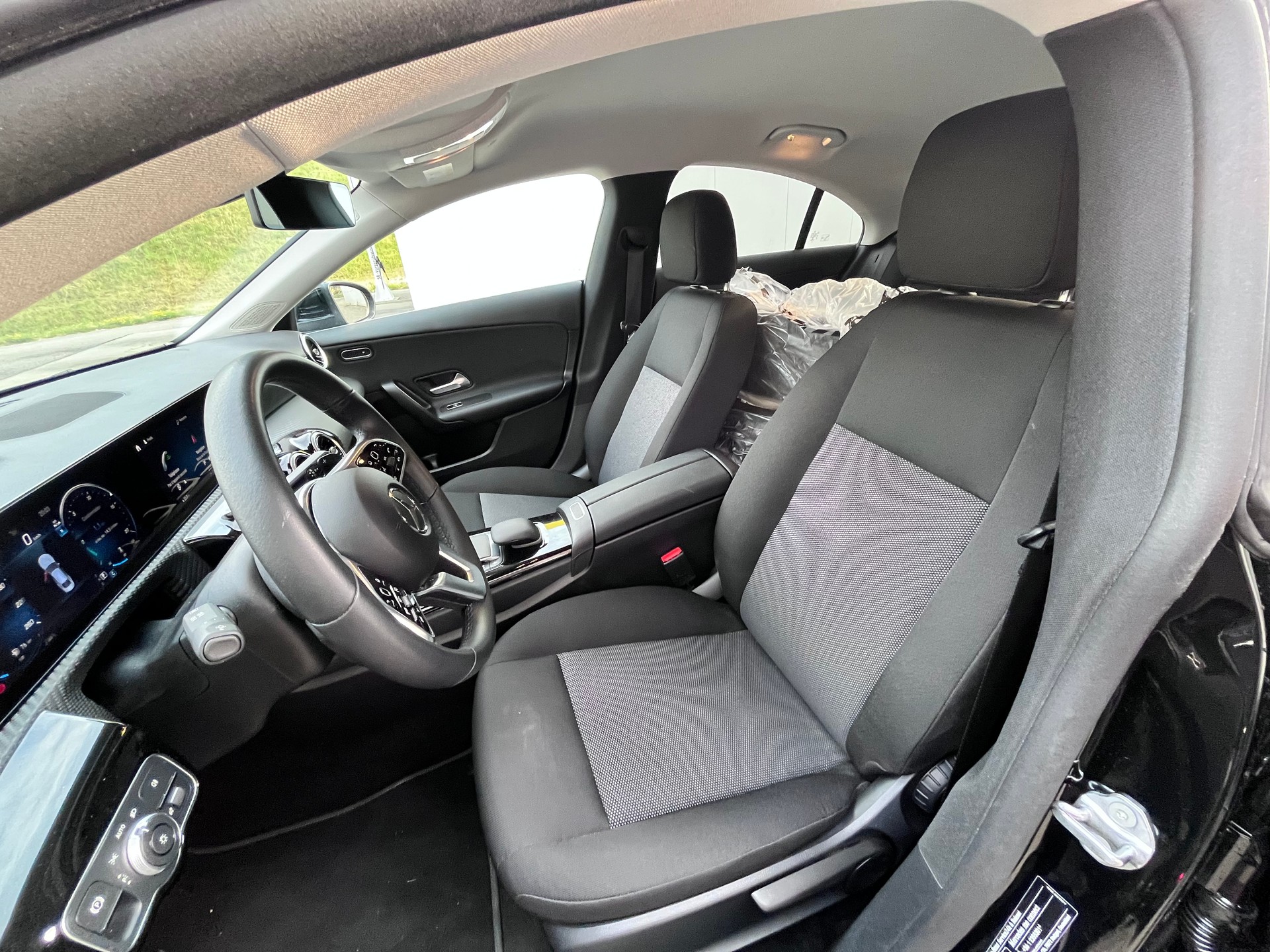 MERCEDES-BENZ CLA 200-image-3