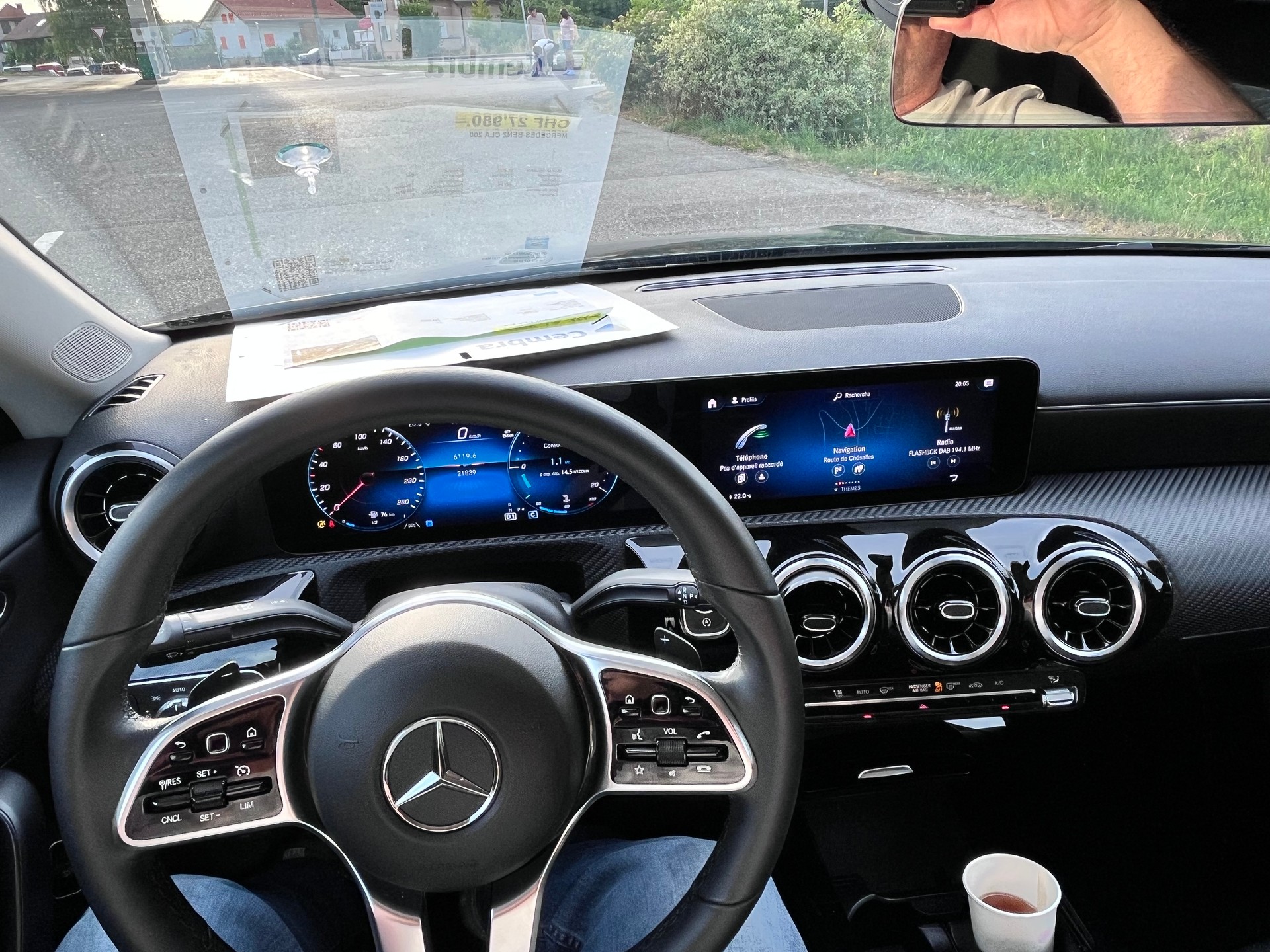 MERCEDES-BENZ CLA 200-image-9