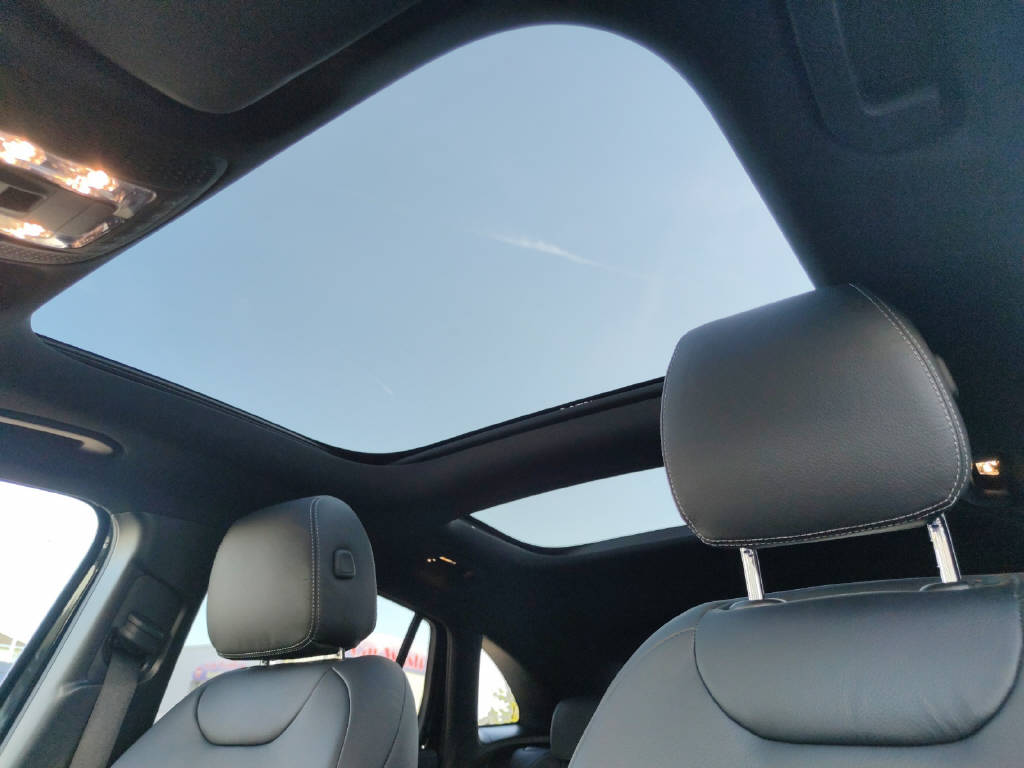 MERCEDES-BENZ EQA 350 AMG Line 4Matic Swiss Star-image-5