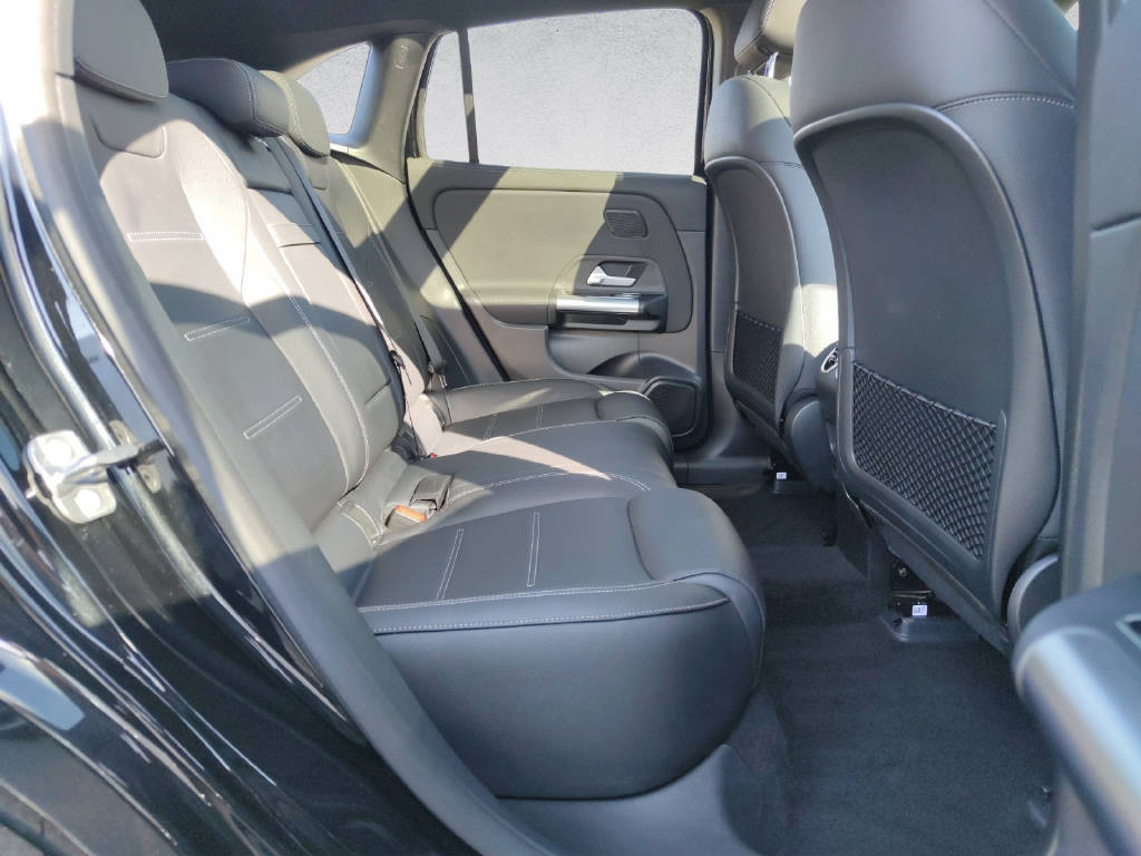 MERCEDES-BENZ EQA 350 AMG Line 4Matic Swiss Star-image-12